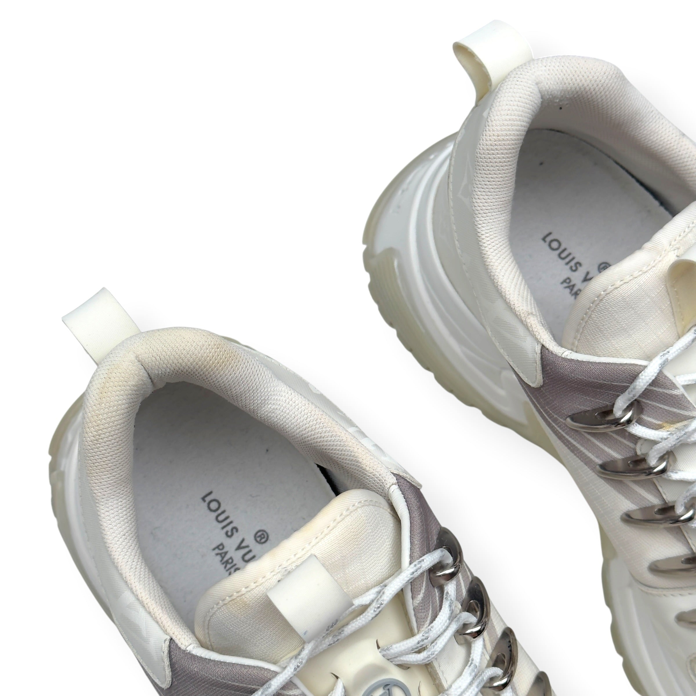 LOUIS VUITTON PULSE MONOGRAM LOW-TOP SNEAKER WHITE 40 / UK6