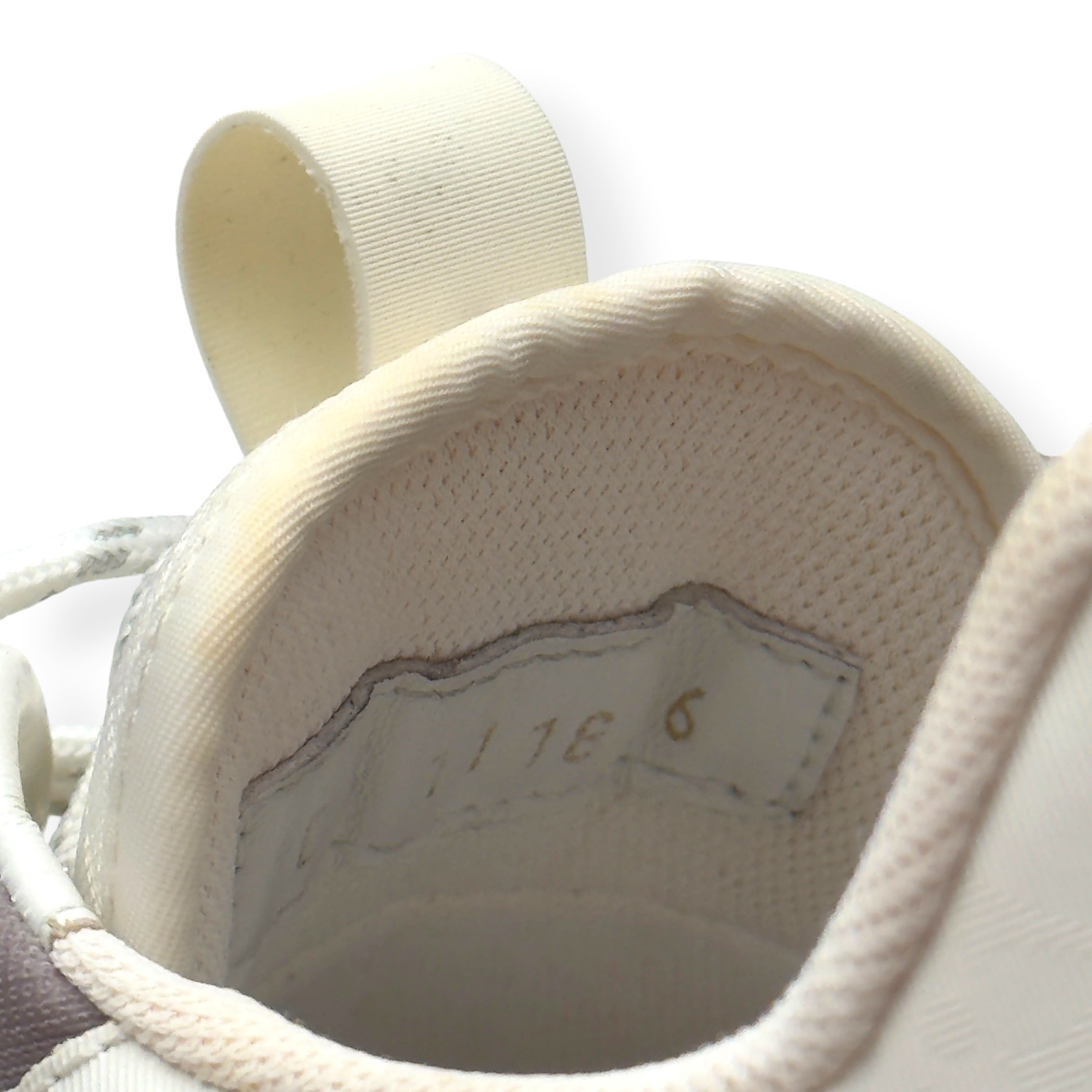 LOUIS VUITTON PULSE MONOGRAM LOW-TOP SNEAKER WHITE 40 / UK6