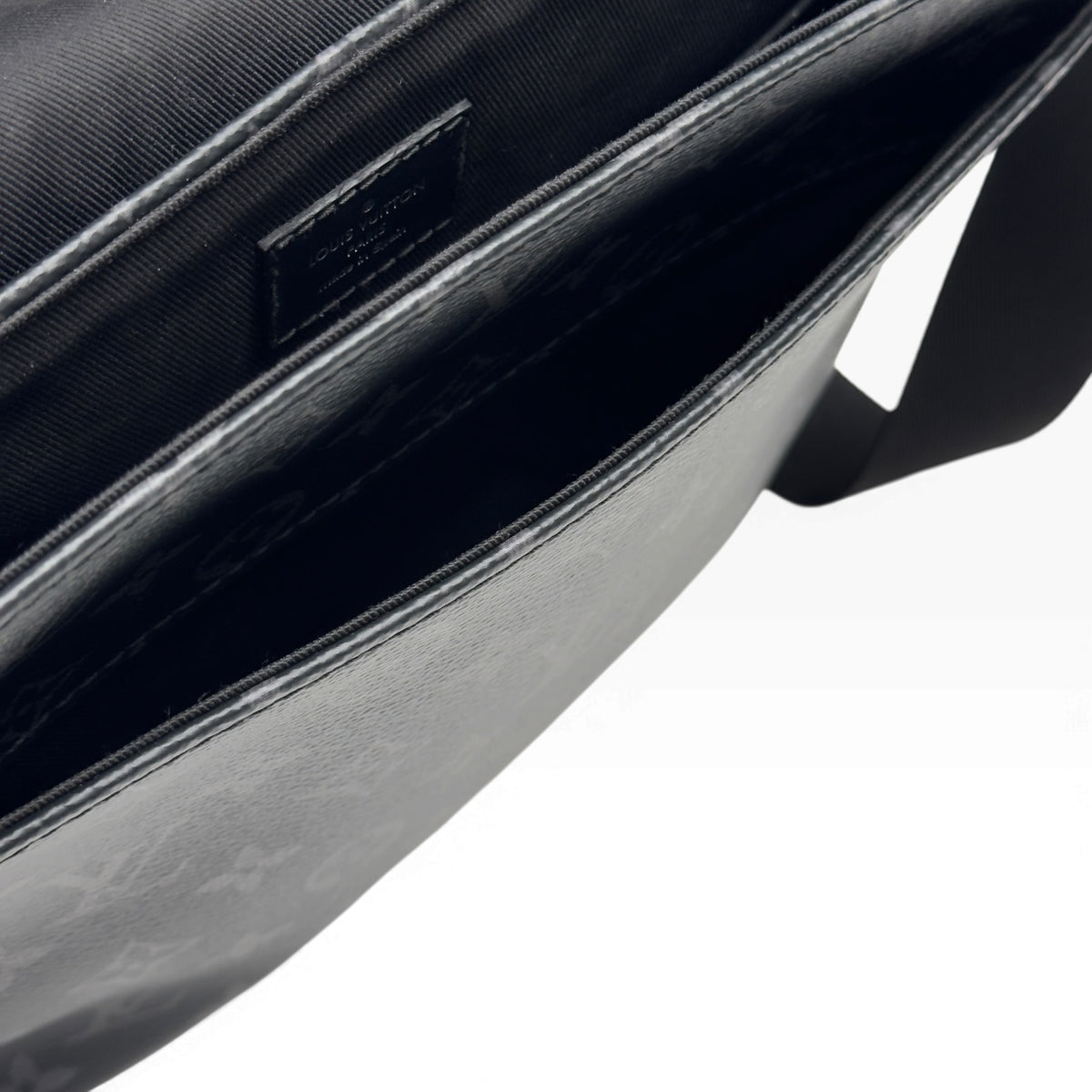 LOUIS VUITTON DISTRICT MESSENGER BAG MONOGRAM ECLIPSE BLACK PM