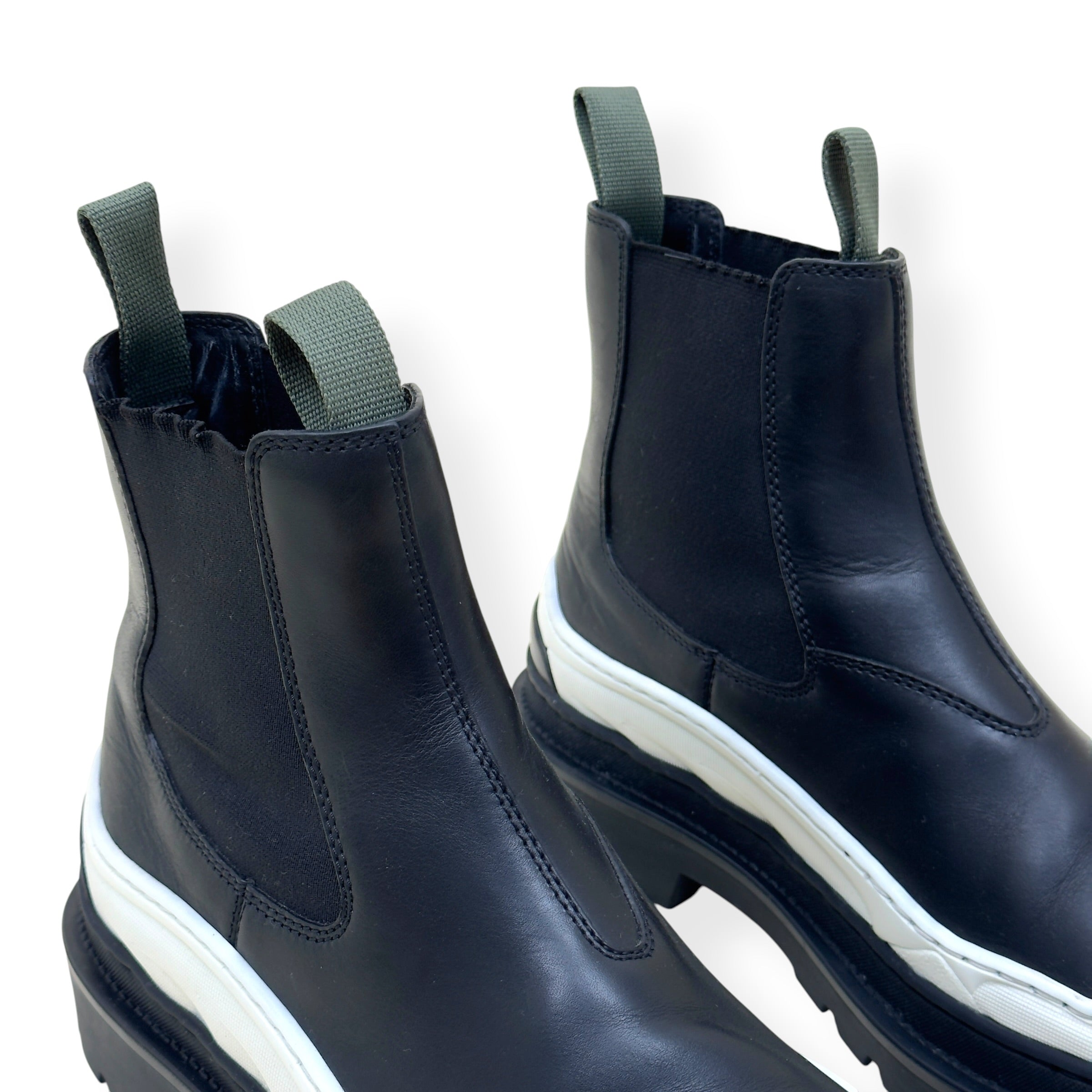 DIOR X SACAI EXPLORER CHELSEA BOOTS BLACK / WHITE 42 / UK8