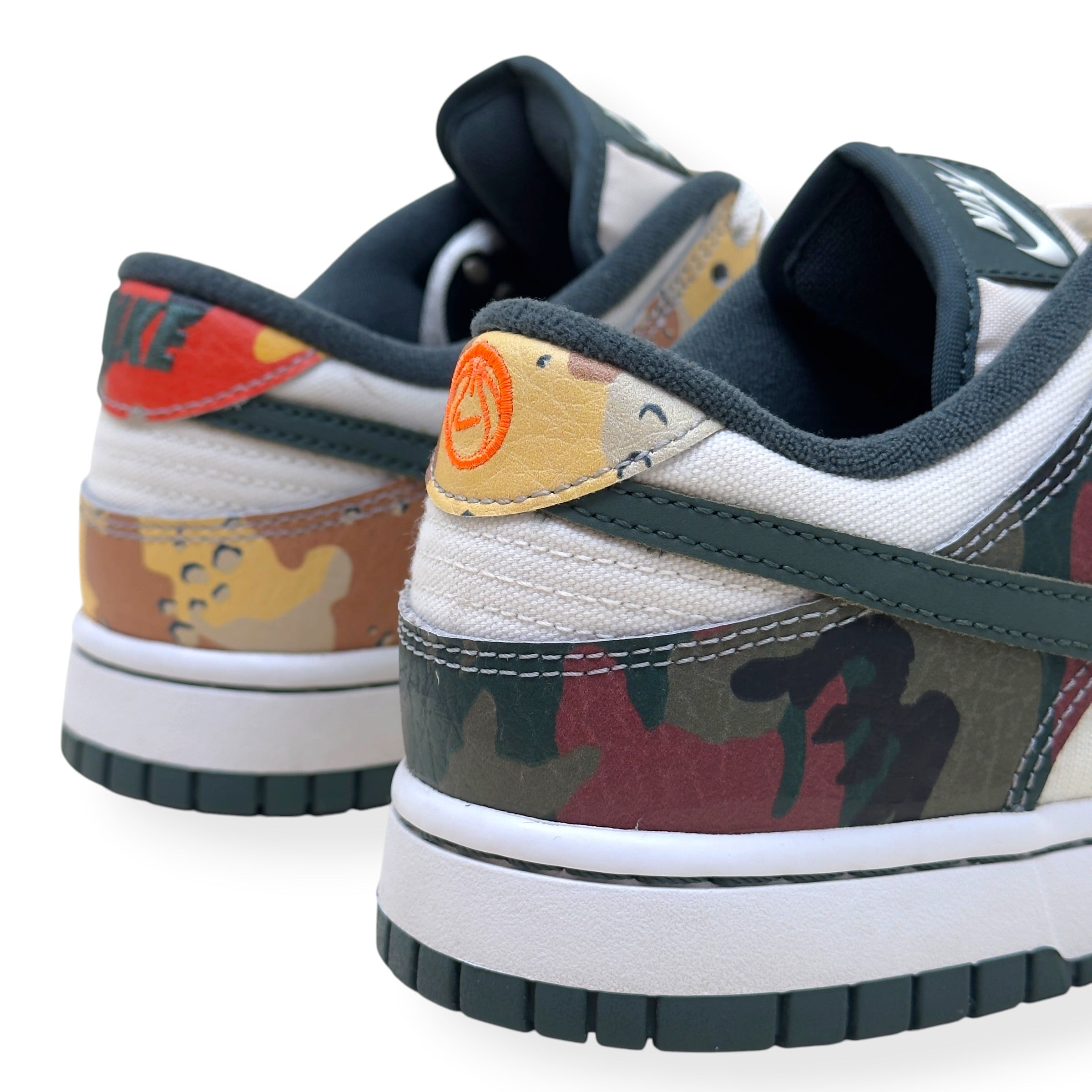 NIKE DUNK LOW-TOP CAMO SNEAKER SAIL / MULTI CAMO UK7