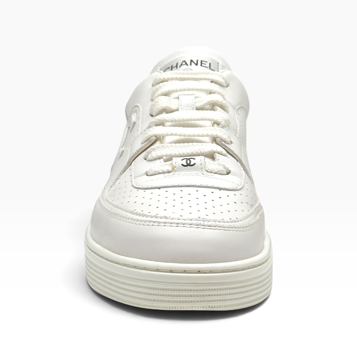 CHANEL CALFSKIN CC LOGO LOW TOP SNEAKER WHITE 43 / UK9