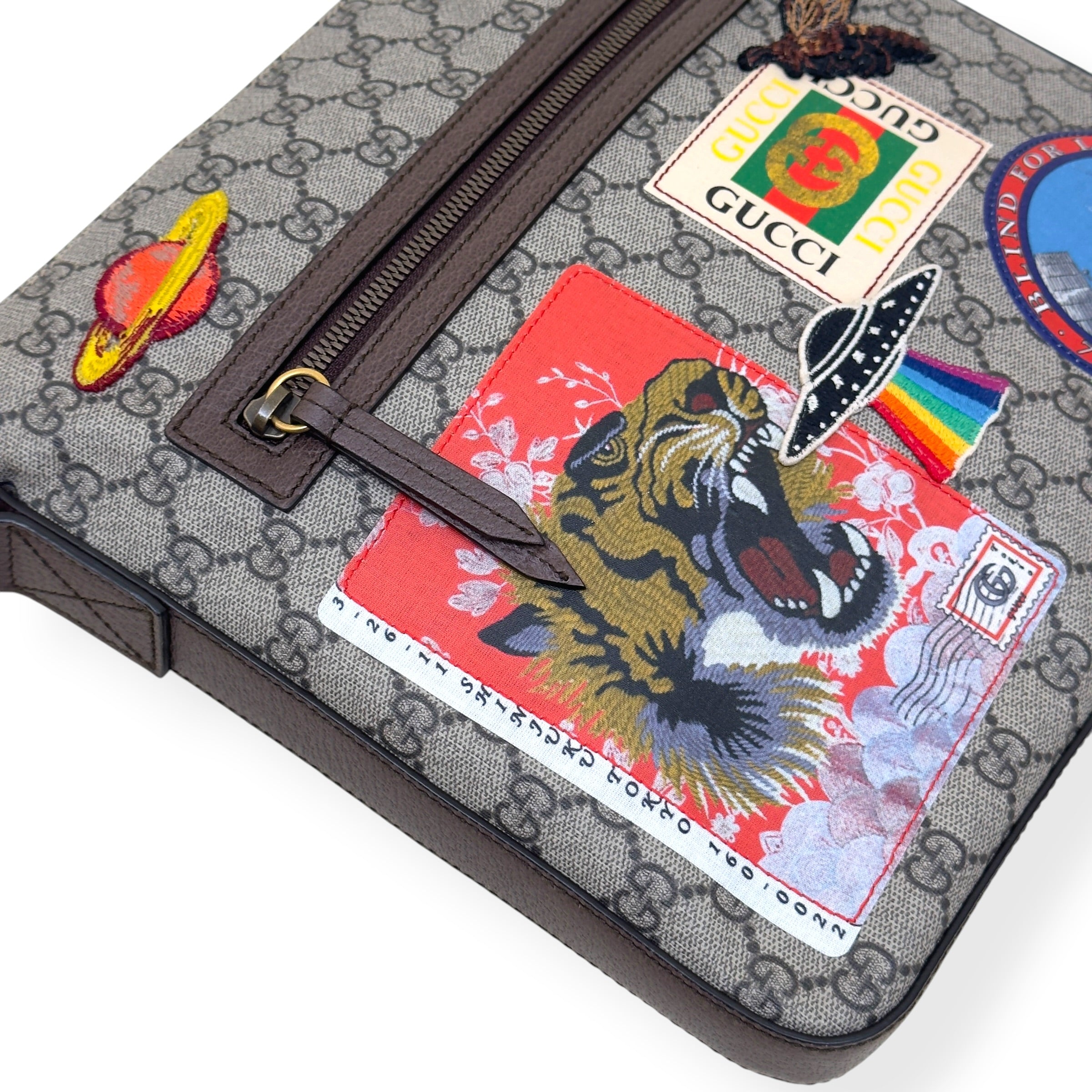 GUCCI COURRIER GG SUPREME PATCHES MESSENGER BAG BEIGE / MULTICOLOURED M