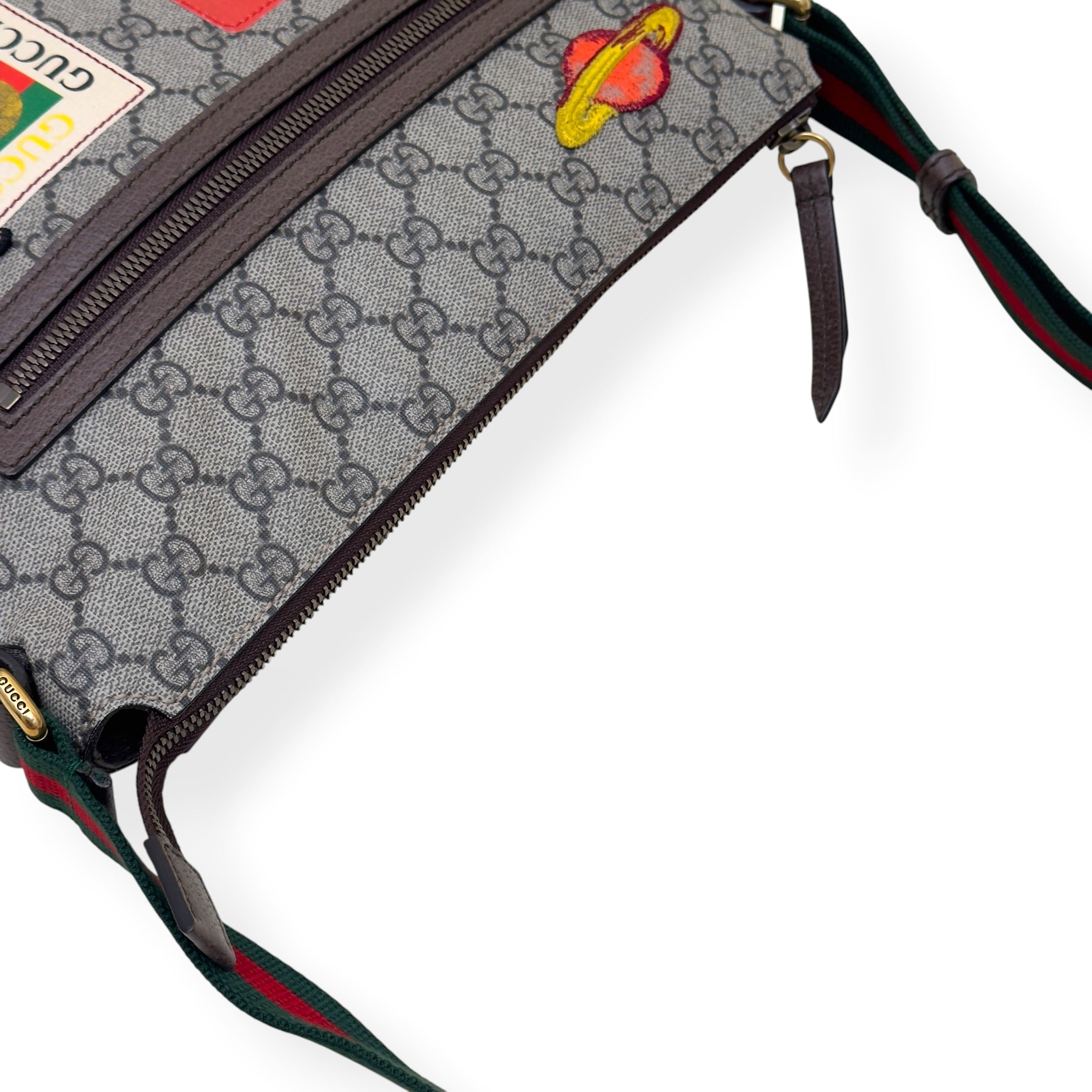 GUCCI COURRIER GG SUPREME PATCHES MESSENGER BAG BEIGE / MULTICOLOURED M
