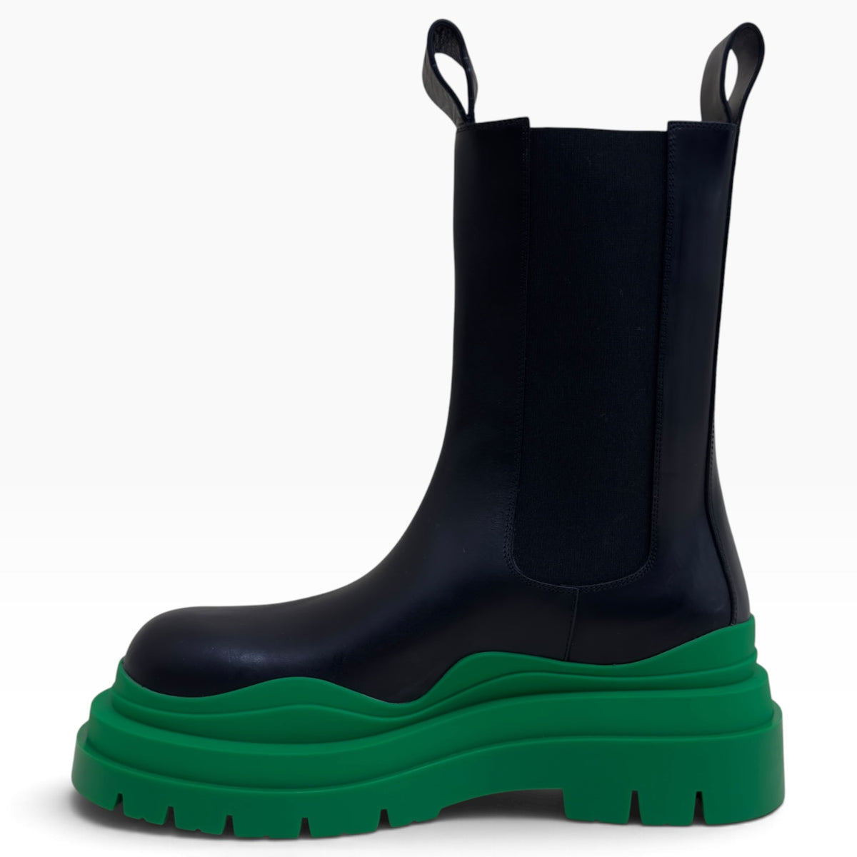 BOTTEGA VENETA TIRE CHELSEA BOOTS BLACK / GREEN 42 / UK8
