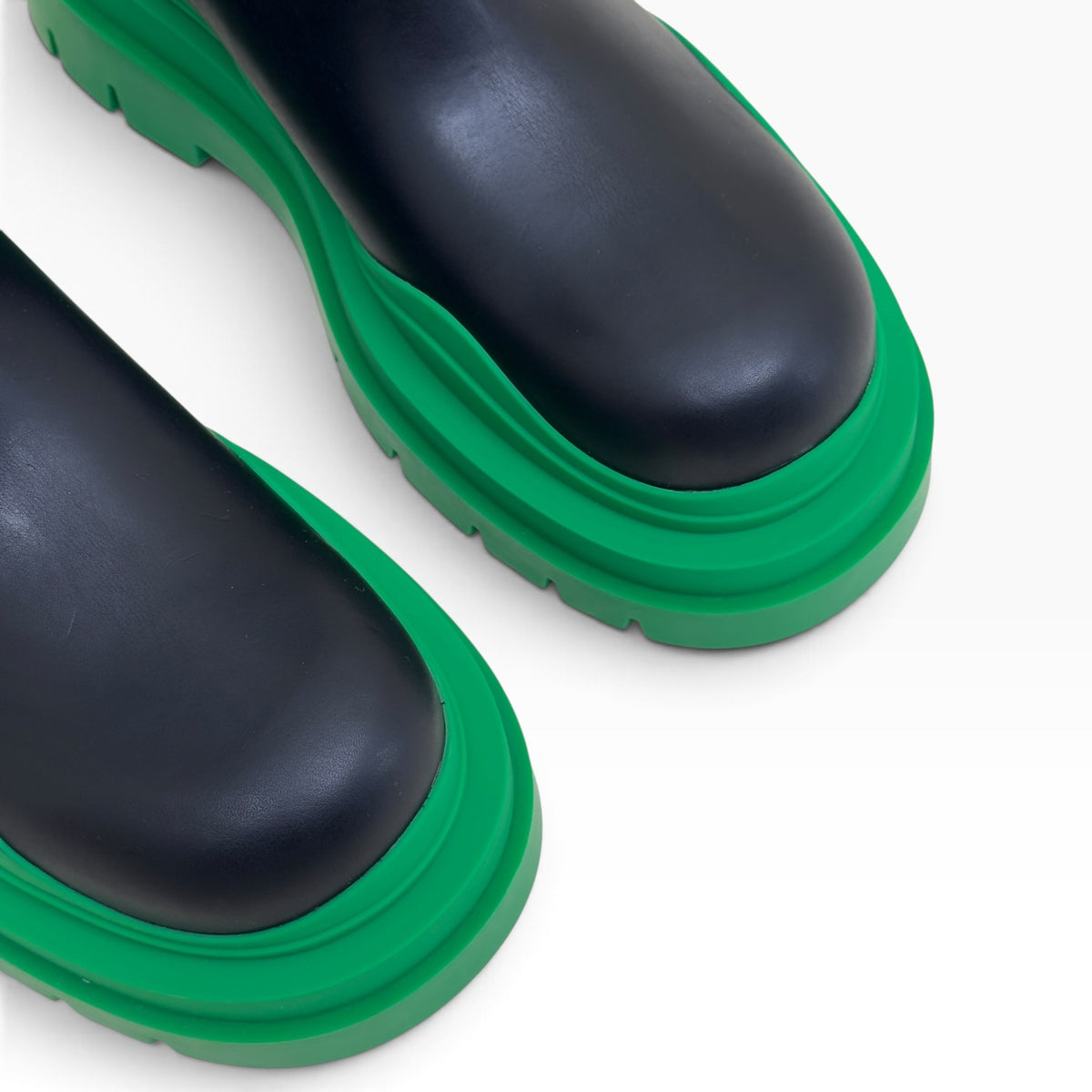 BOTTEGA VENETA TIRE CHELSEA BOOTS BLACK / GREEN 42 / UK8