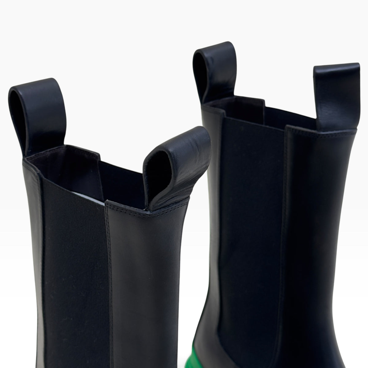 BOTTEGA VENETA TIRE CHELSEA BOOTS BLACK / GREEN 42 / UK8
