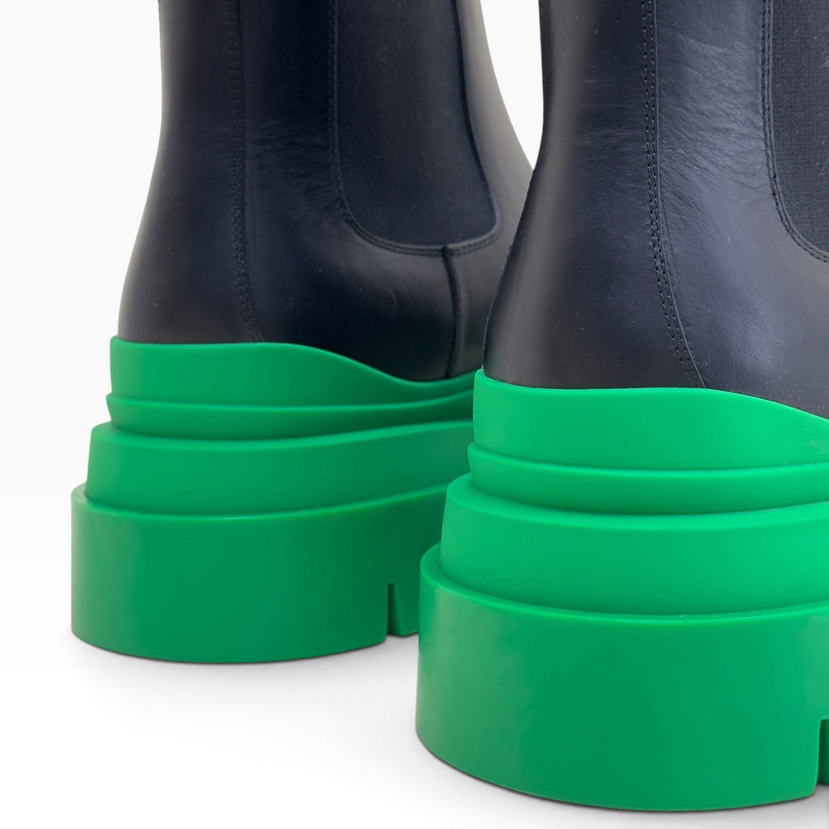 BOTTEGA VENETA TIRE CHELSEA BOOTS BLACK / GREEN 42 / UK8