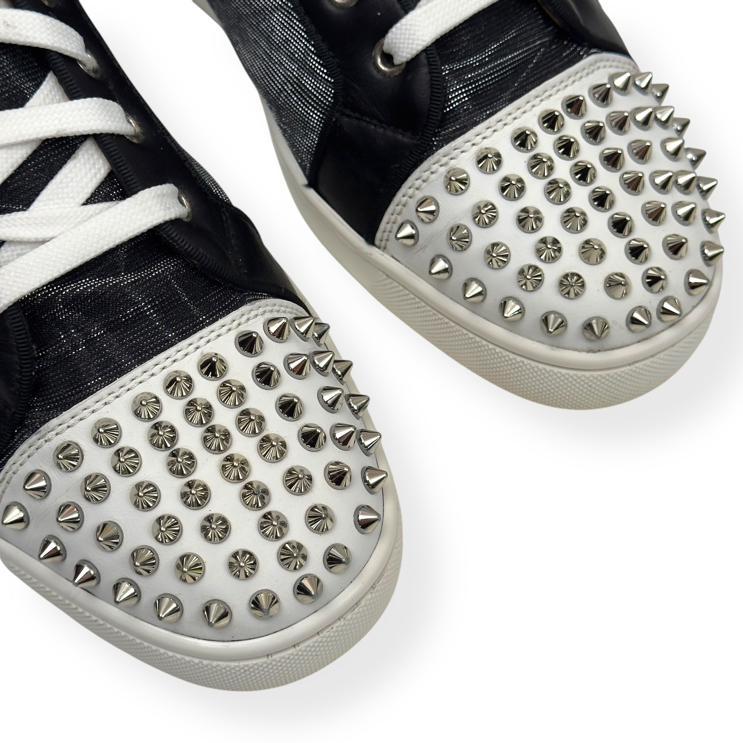 CHRISTIAN LOUBOUTIN LOU SPIKES ORLATO SNEAKER BLACK / WHITE 41 / UK7