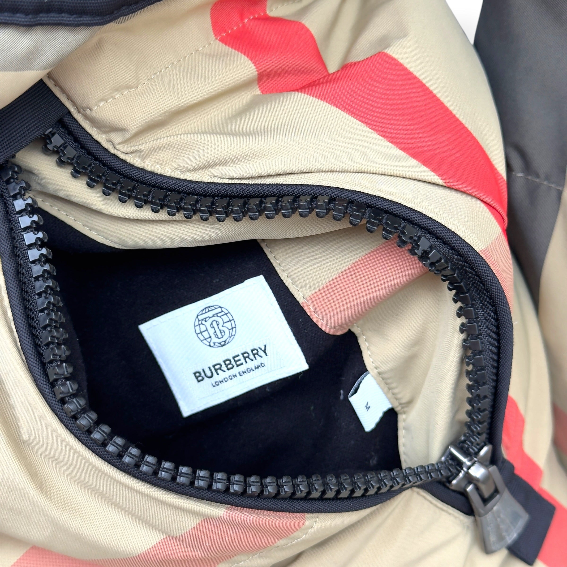BURBERRY REVERSIBLE CHECK HOODED PUFFER JACKET BEIGE / BLACK M