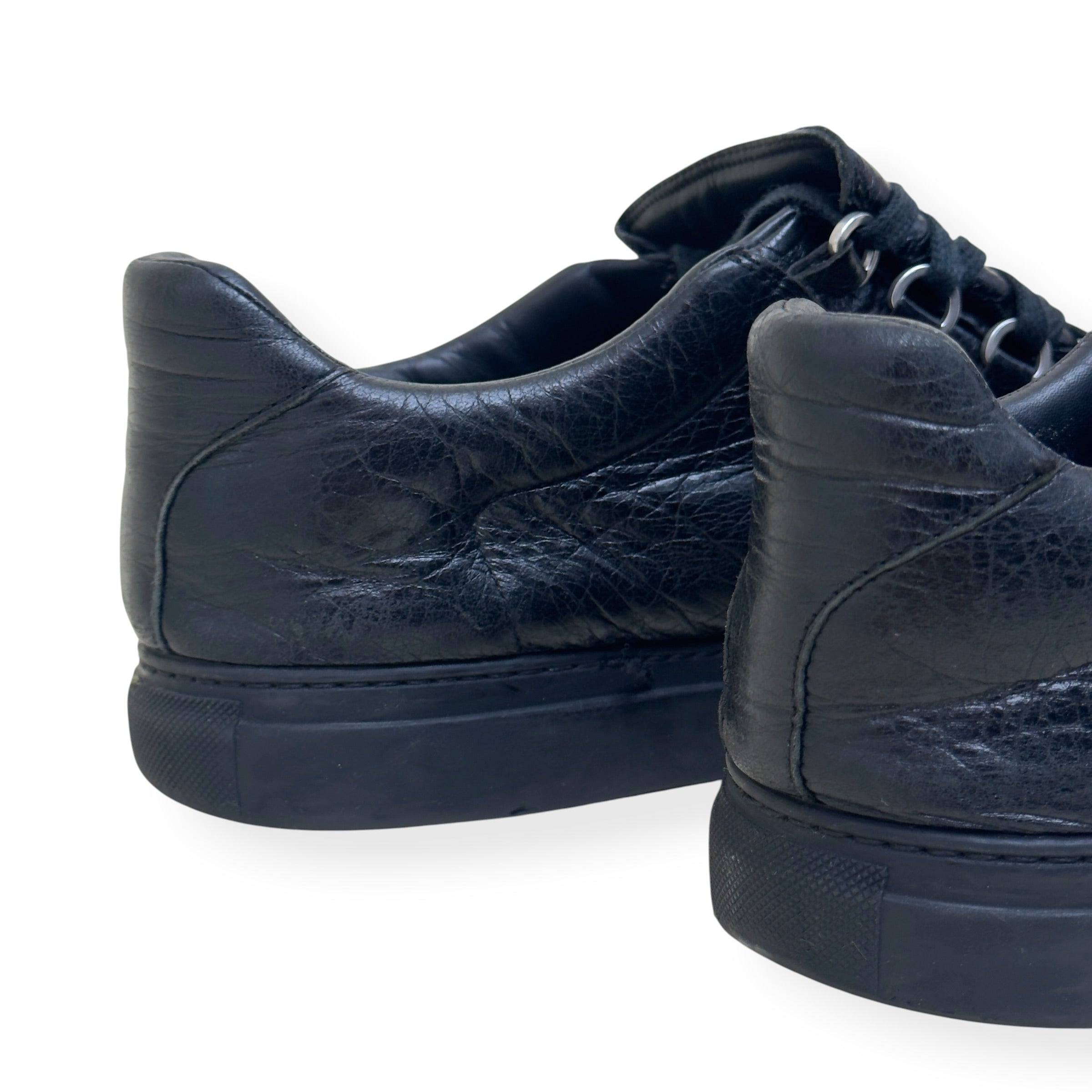 BALENCIAGA ARENA LOW TOP SNEAKER BLACK 40 / UK6