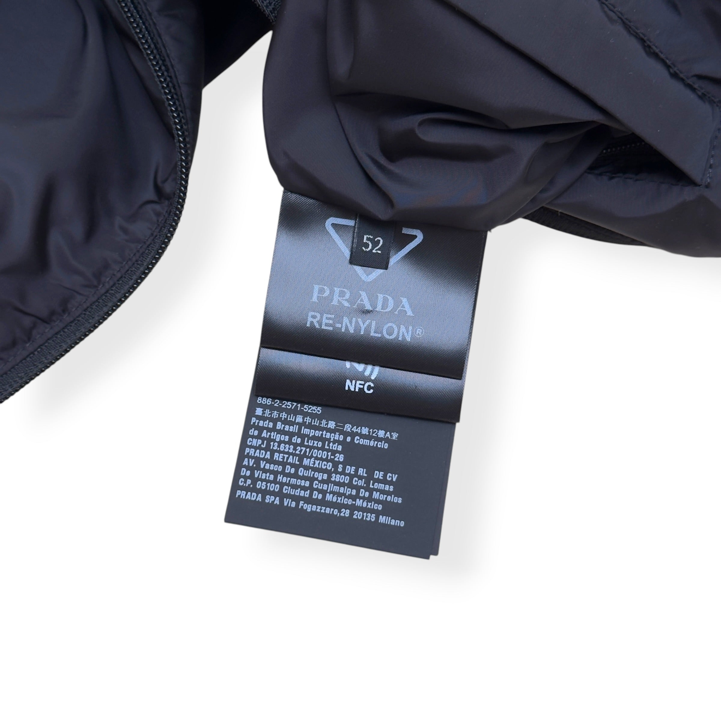 PRADA RE NYLON HOODED WINDBREAKER JACKET NAVY 52 / L