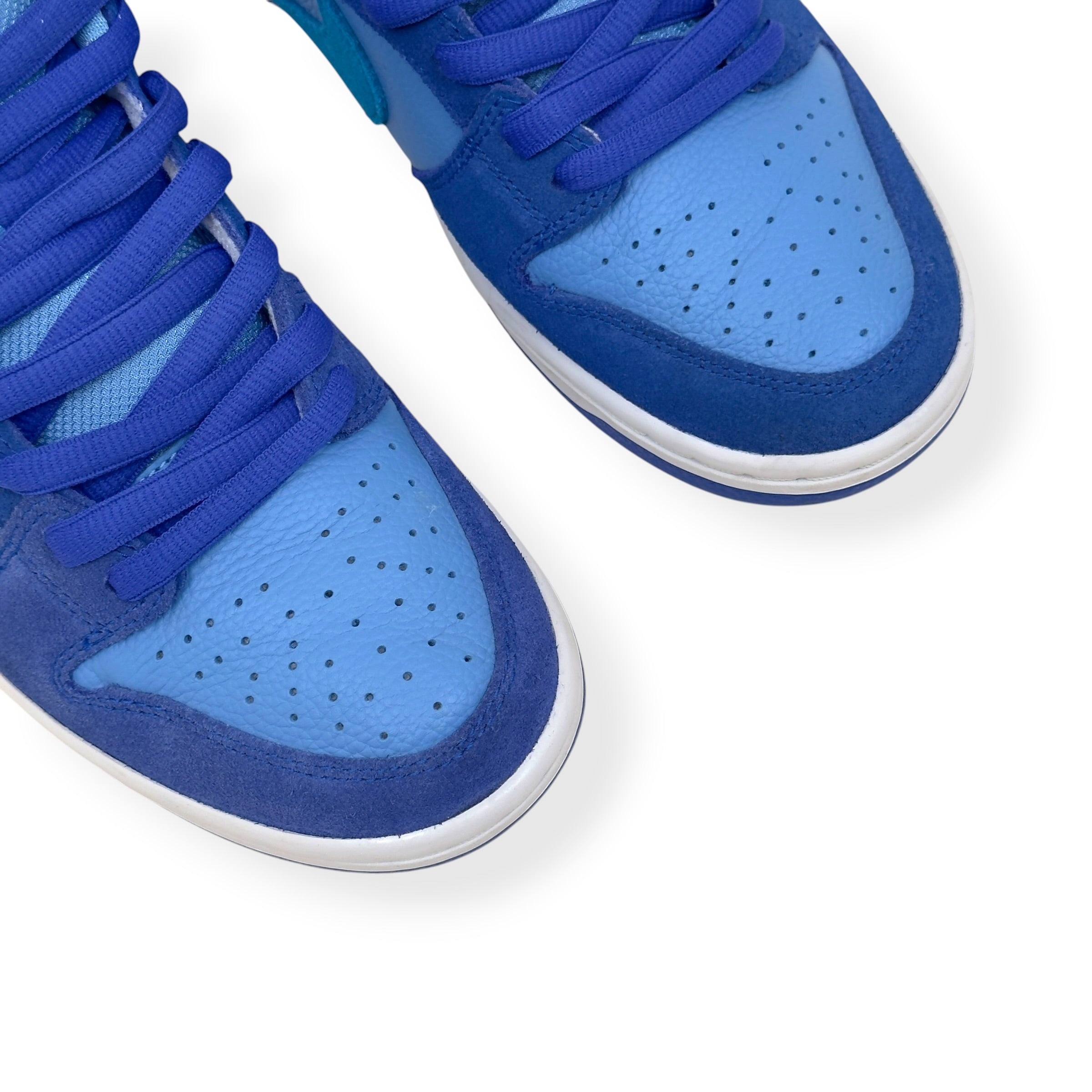 NIKE SB DUNK LOW TOP SNEAKER ‘BLUE RASPBERRY’ UK7