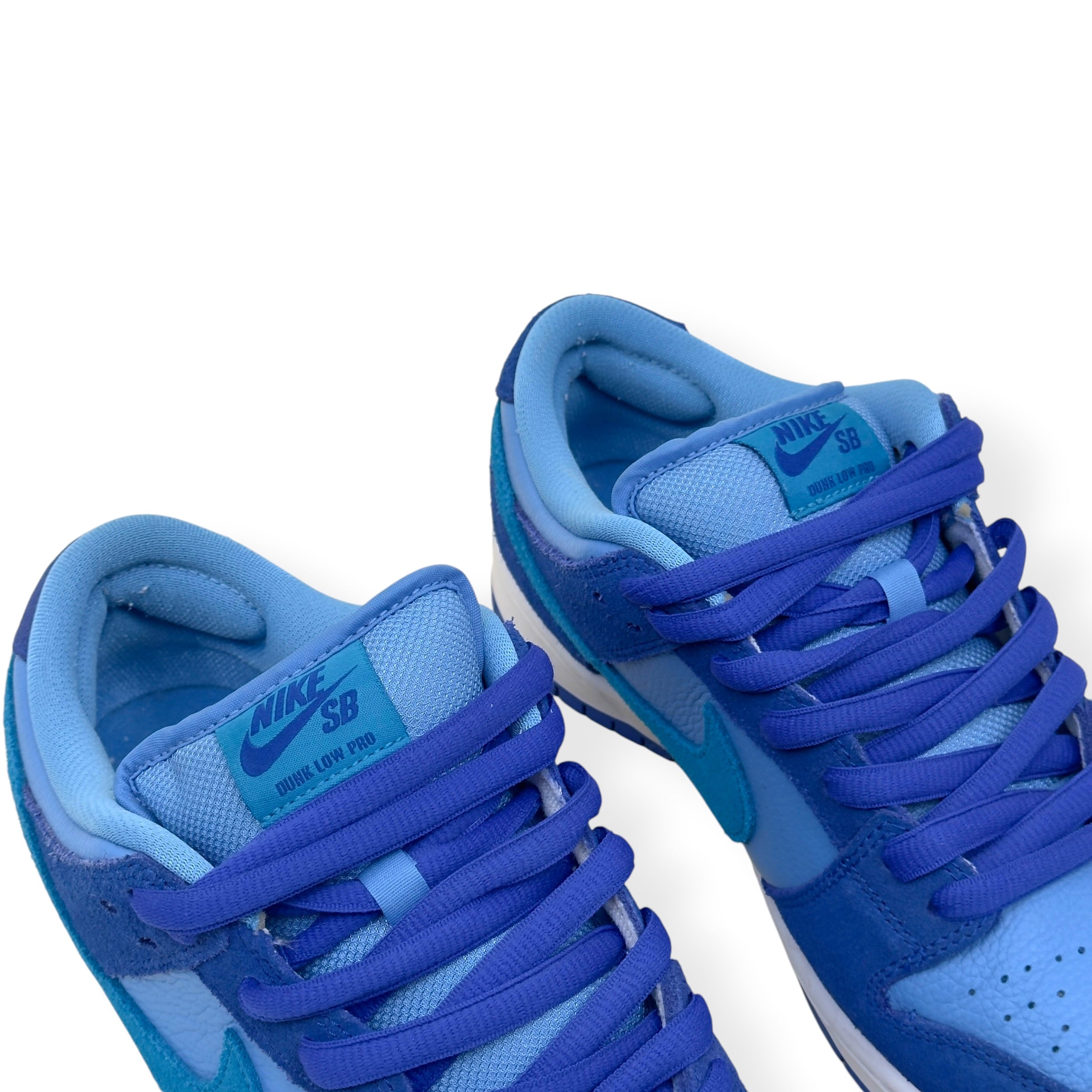 NIKE SB DUNK LOW TOP SNEAKER ‘BLUE RASPBERRY’ UK7