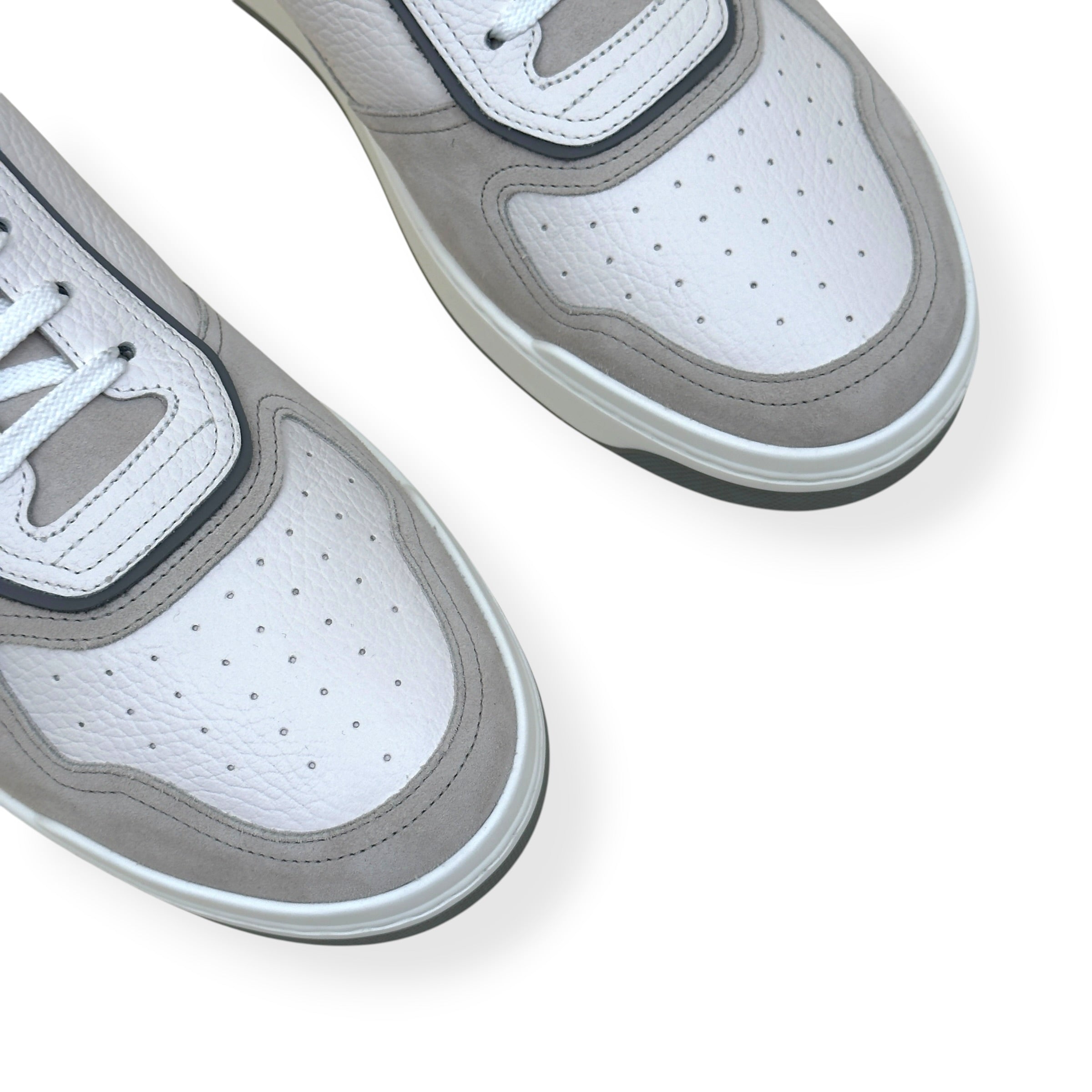 BRUNELLO CUCINELLI LOGO-PATCH LEATHER SNEAKER GREY 46 / UK12
