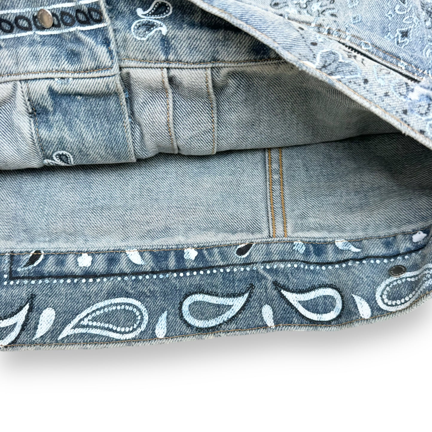 AMIRI SLIM-FIT DISTRESSED BANDANA-PRINT DENIM JACKET BLUE M