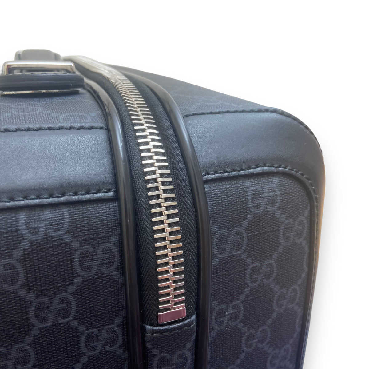 GUCCI GG SUPREME CABIN SUITCASE BLACK M