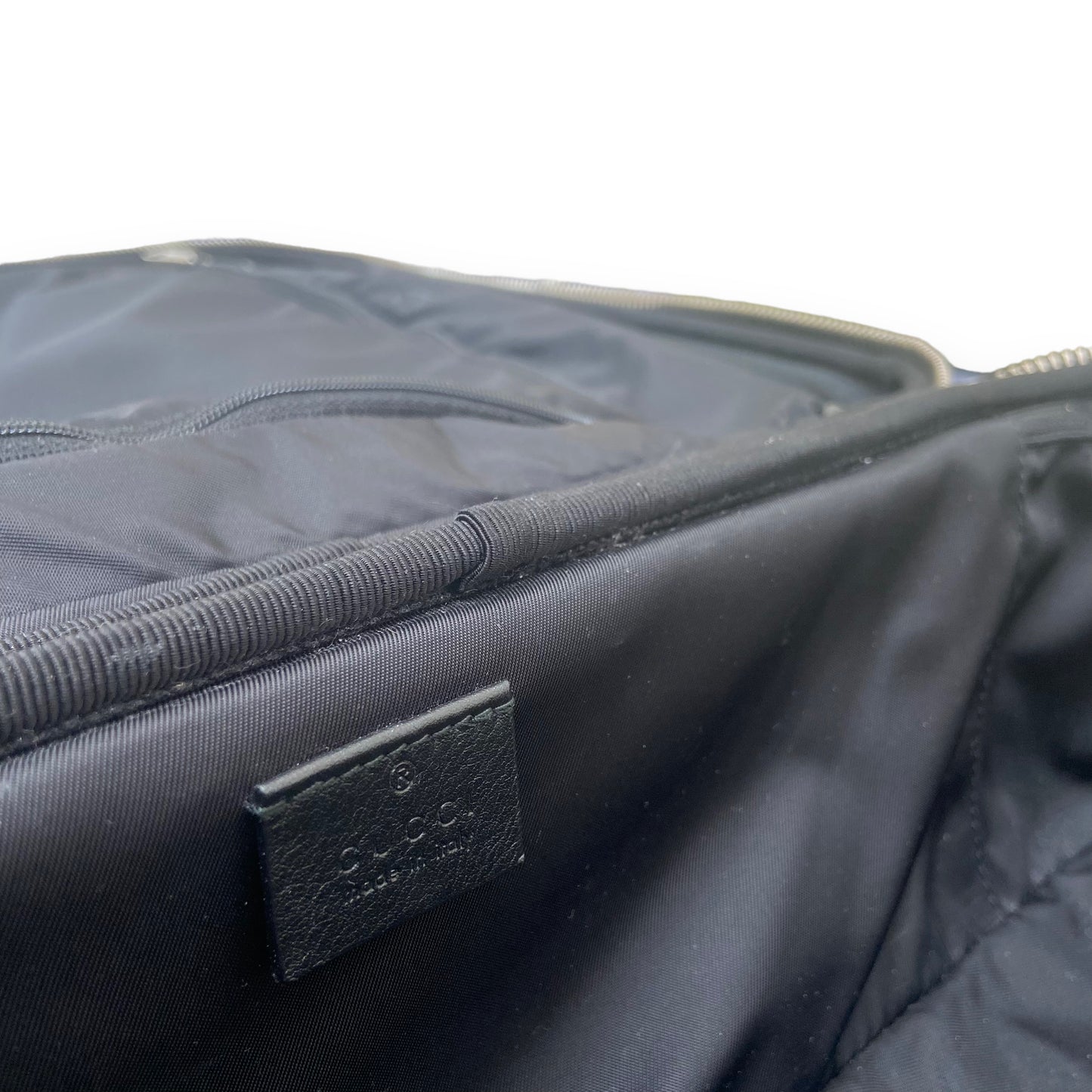 GUCCI GG SUPREME CABIN SUITCASE BLACK M