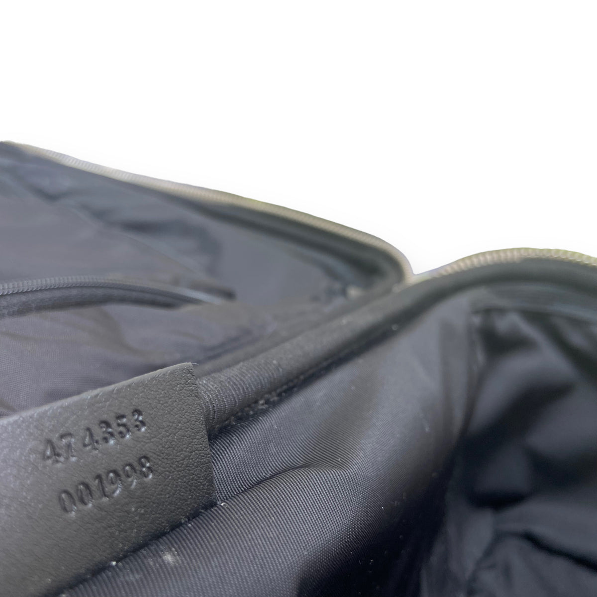 GUCCI GG SUPREME CABIN SUITCASE BLACK M