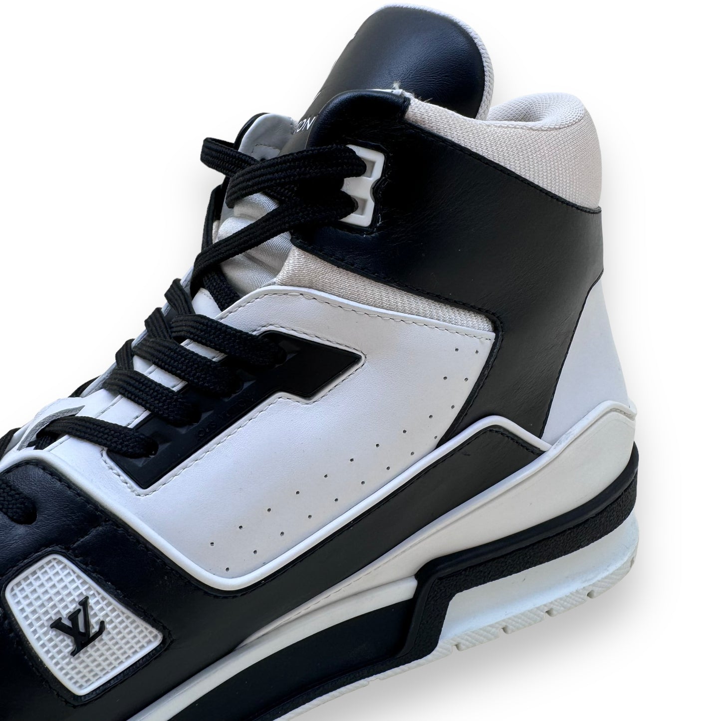 LOUIS VUITTON HIGH-TOP LEATHER SIGNATURE SNEAKER BLACK / WHITE UK11