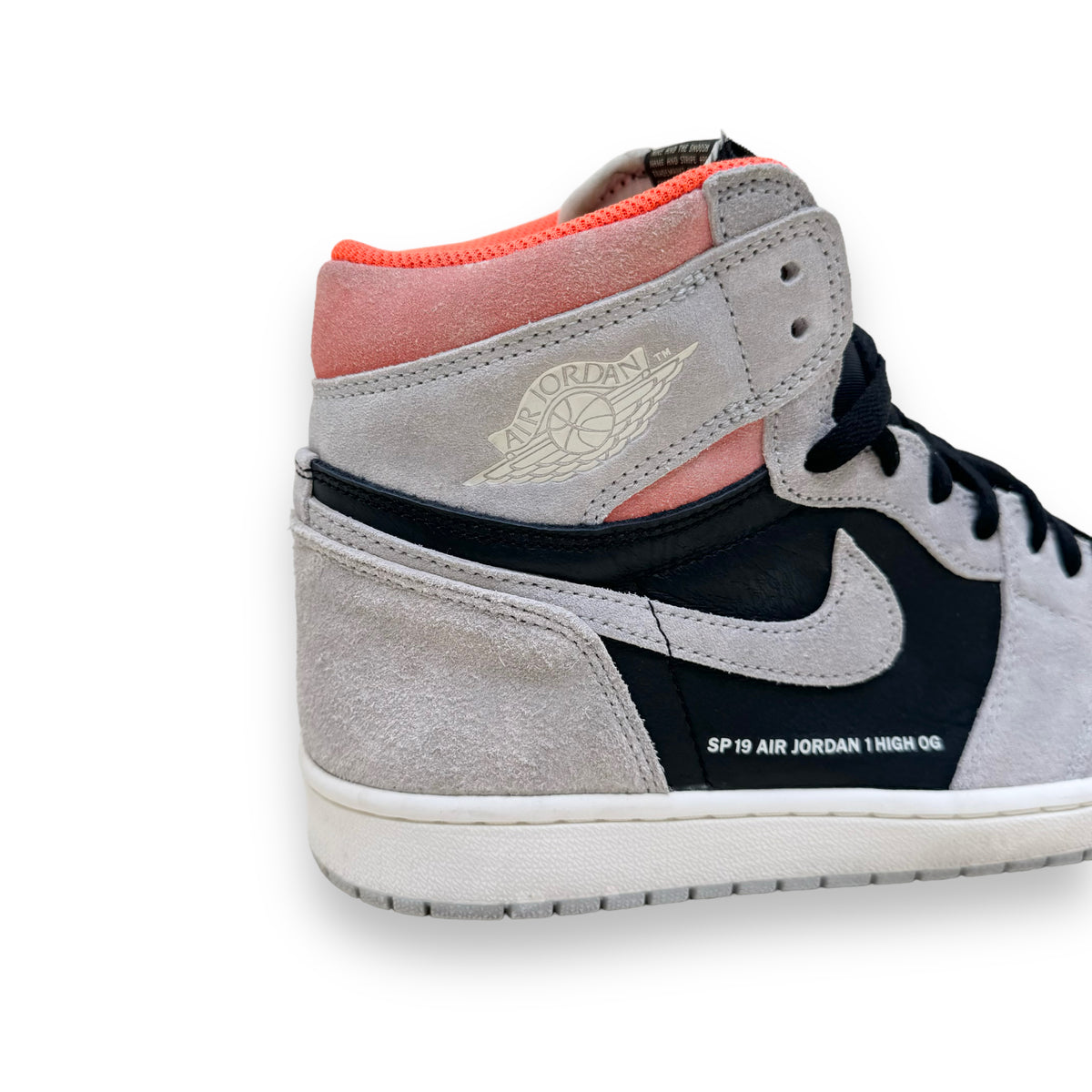 NIKE AIR JORDAN 1 RETRO HIGH OG NEUTRAL GREY HYPER CRIMSON UK9