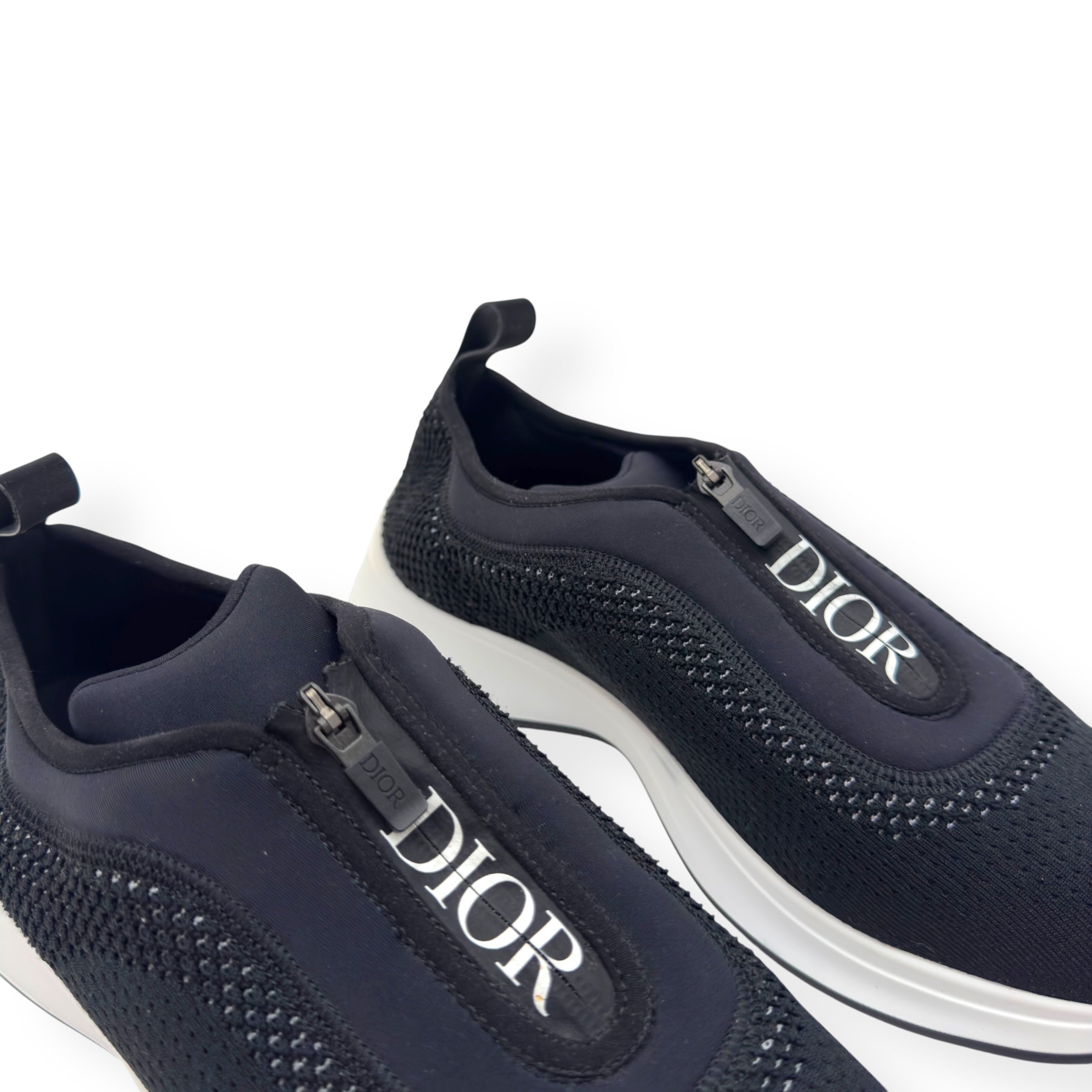 DIOR B25 LOW TOP RUNNER SNEAKER BLACK / WHITE 43 / UK9