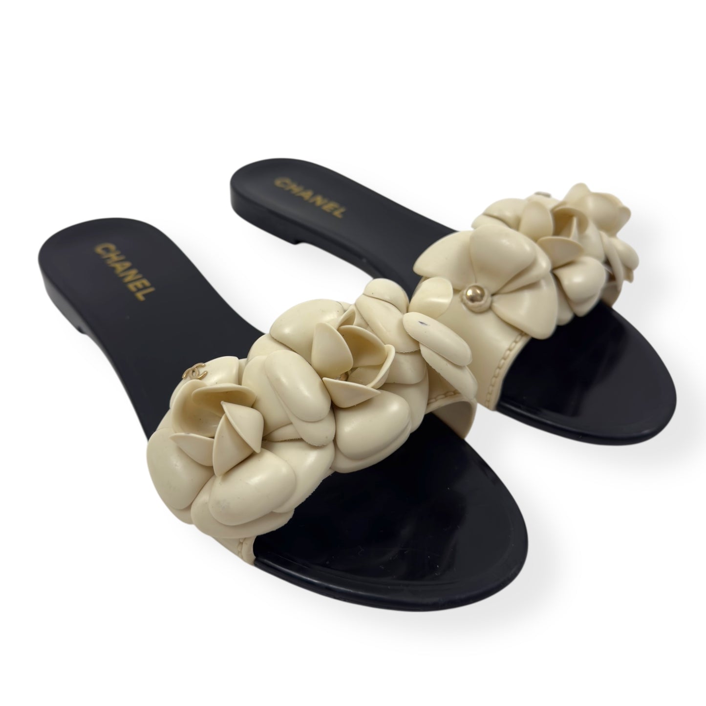 CHANEL CAMELLIA FLOWER RUBBER SANDALS BLACK / CREAM 38 / UK5