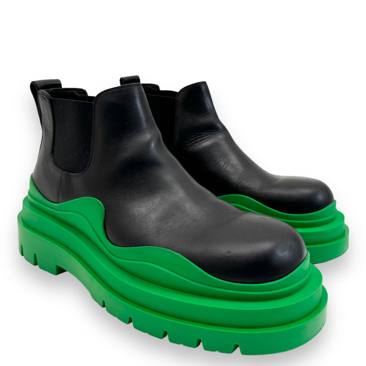 BOTTEGA VENETA TIRE ANKLE LEATHER CHELSEA BOOTS BLACK / GREEN UK7