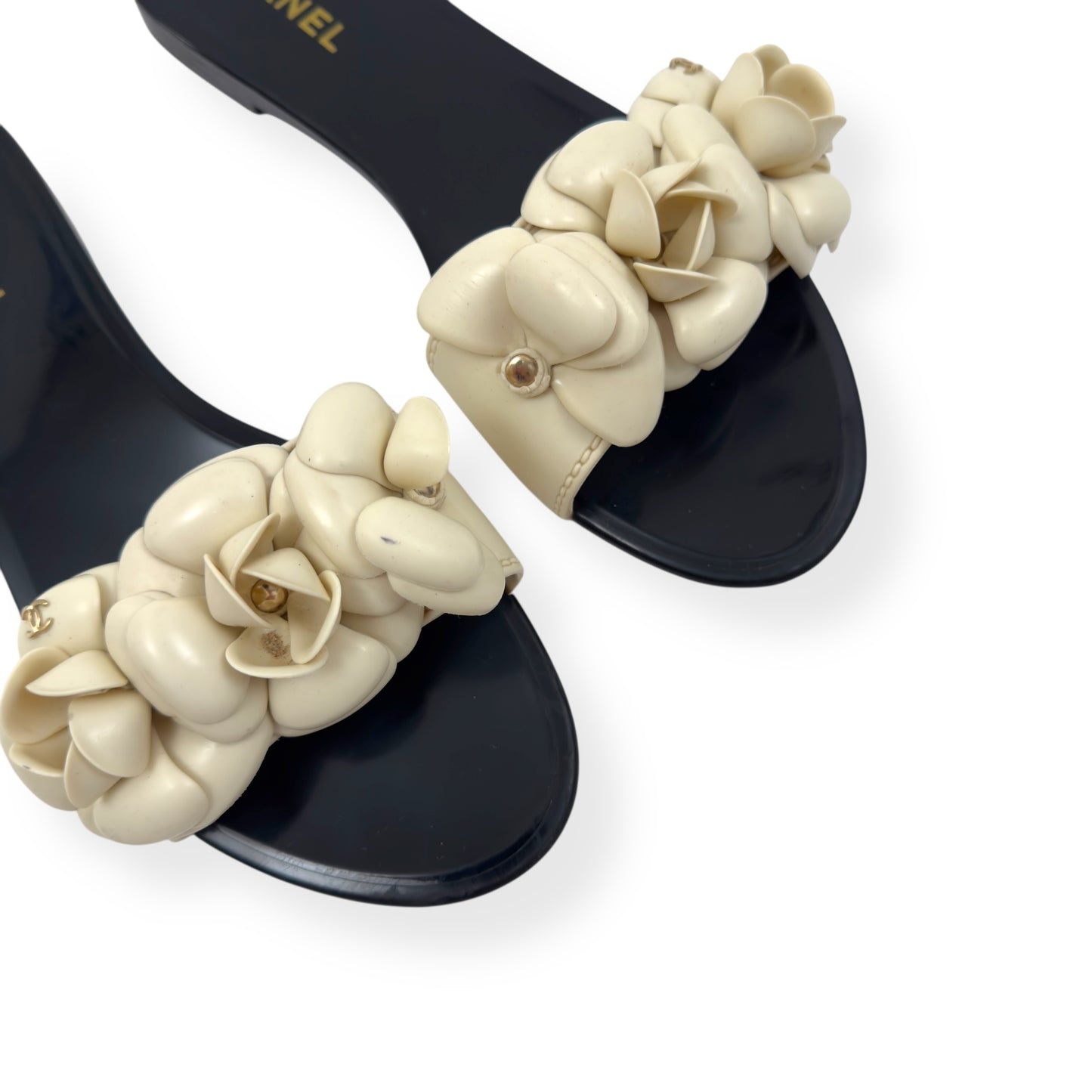 CHANEL CAMELLIA FLOWER RUBBER SANDALS BLACK / CREAM 38 / UK5