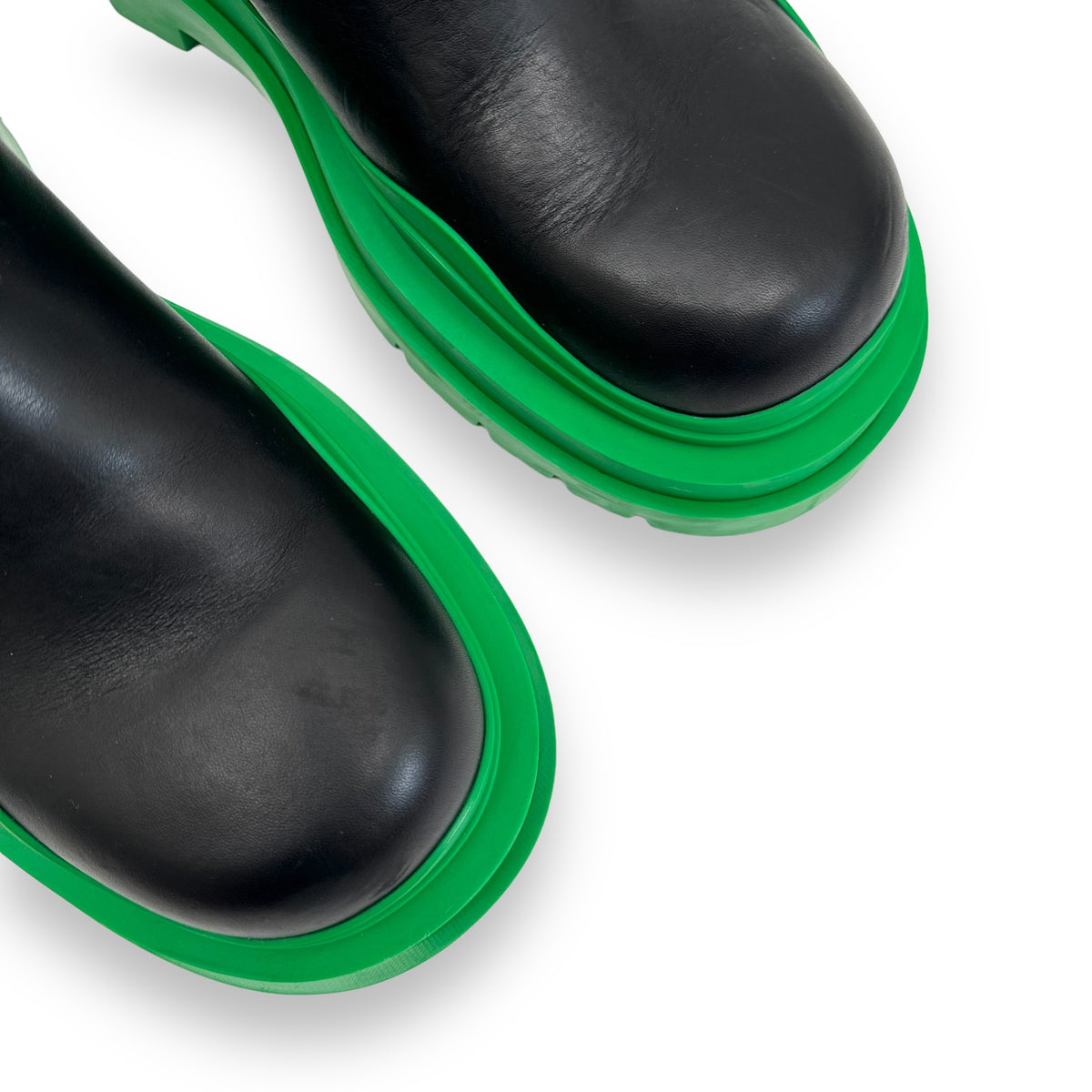 BOTTEGA VENETA TIRE ANKLE LEATHER CHELSEA BOOTS BLACK / GREEN UK7