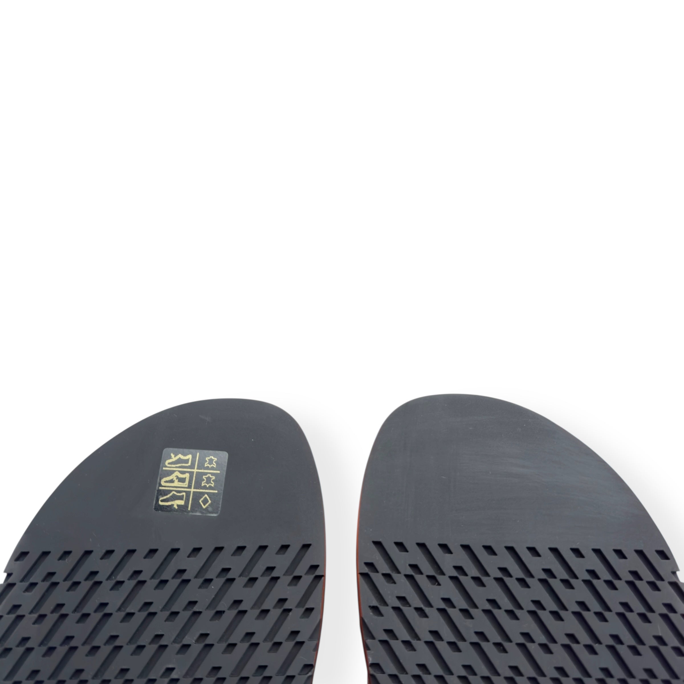 HERMÈS CHYPRE SANDALS NATUREL / BLACK 42 / UK8