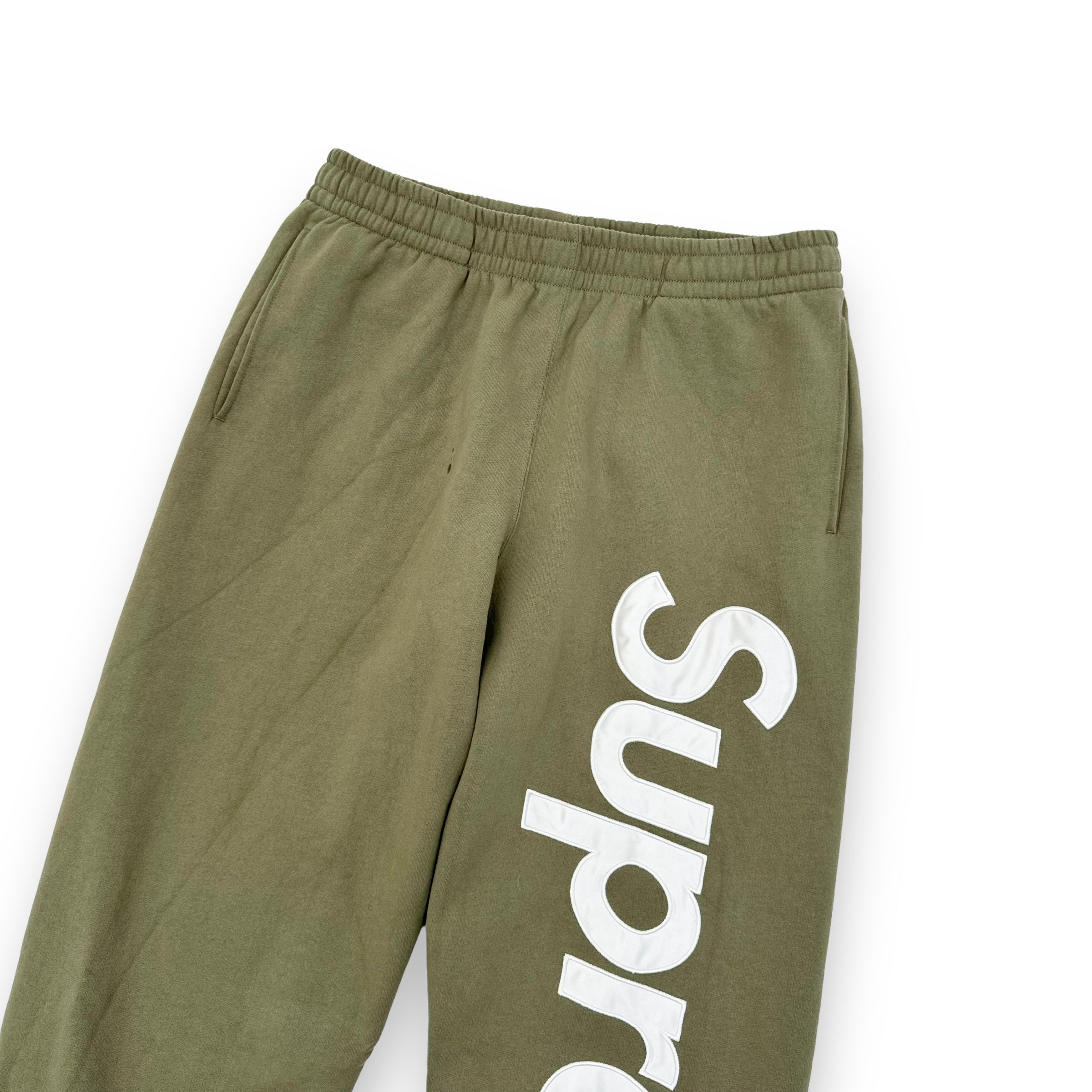 SUPREME SATIN APPLIQUÉ SWEATPANTS OLIVE M