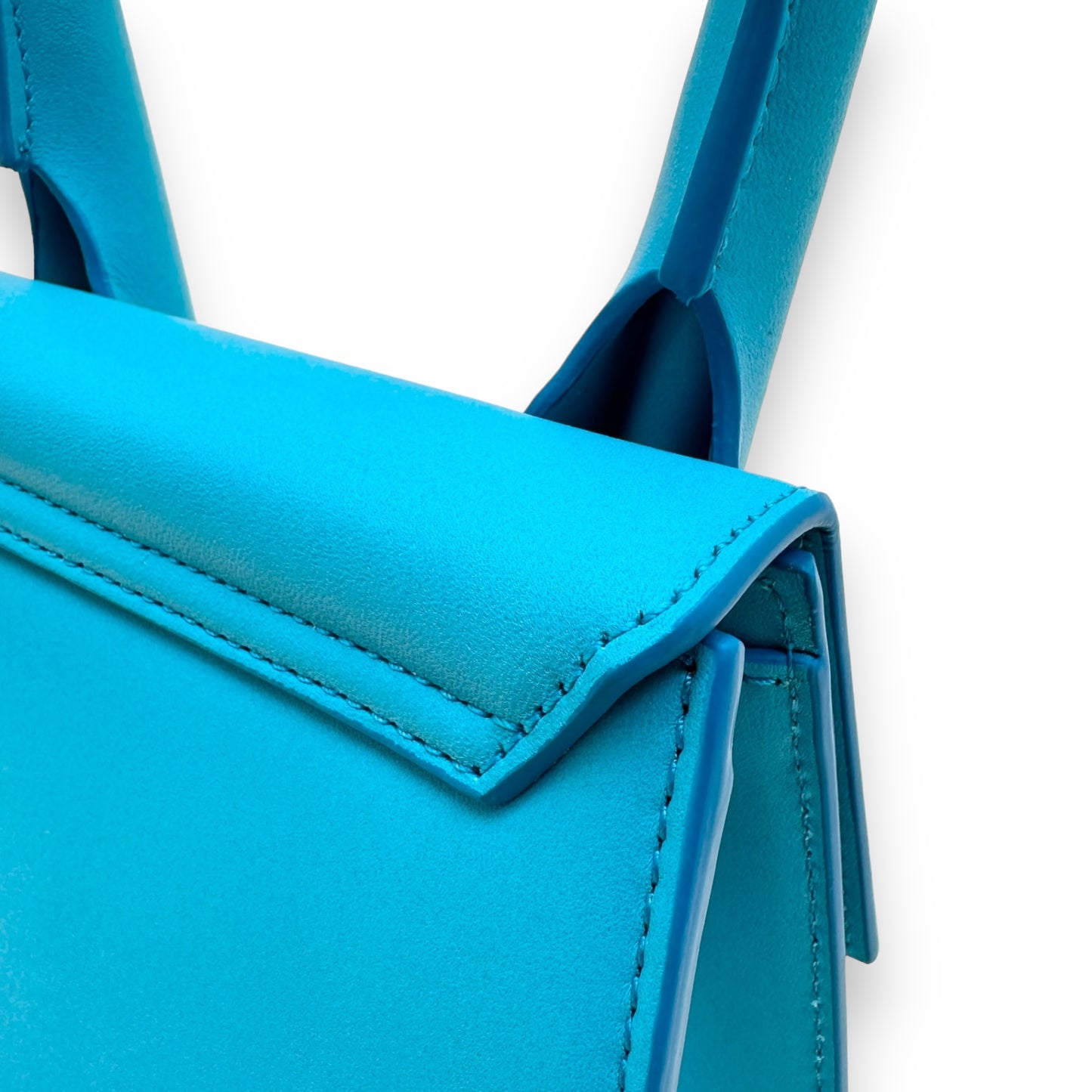 JACQUEMUS LE CHIQUITO MOYEN LEATHER BAG BLUE
