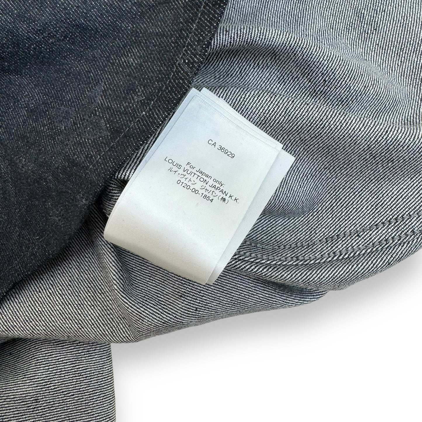 LOUIS VUITTON EMBOSSED MONOGRAM BASEBALL SHIRT SS22 GREY L