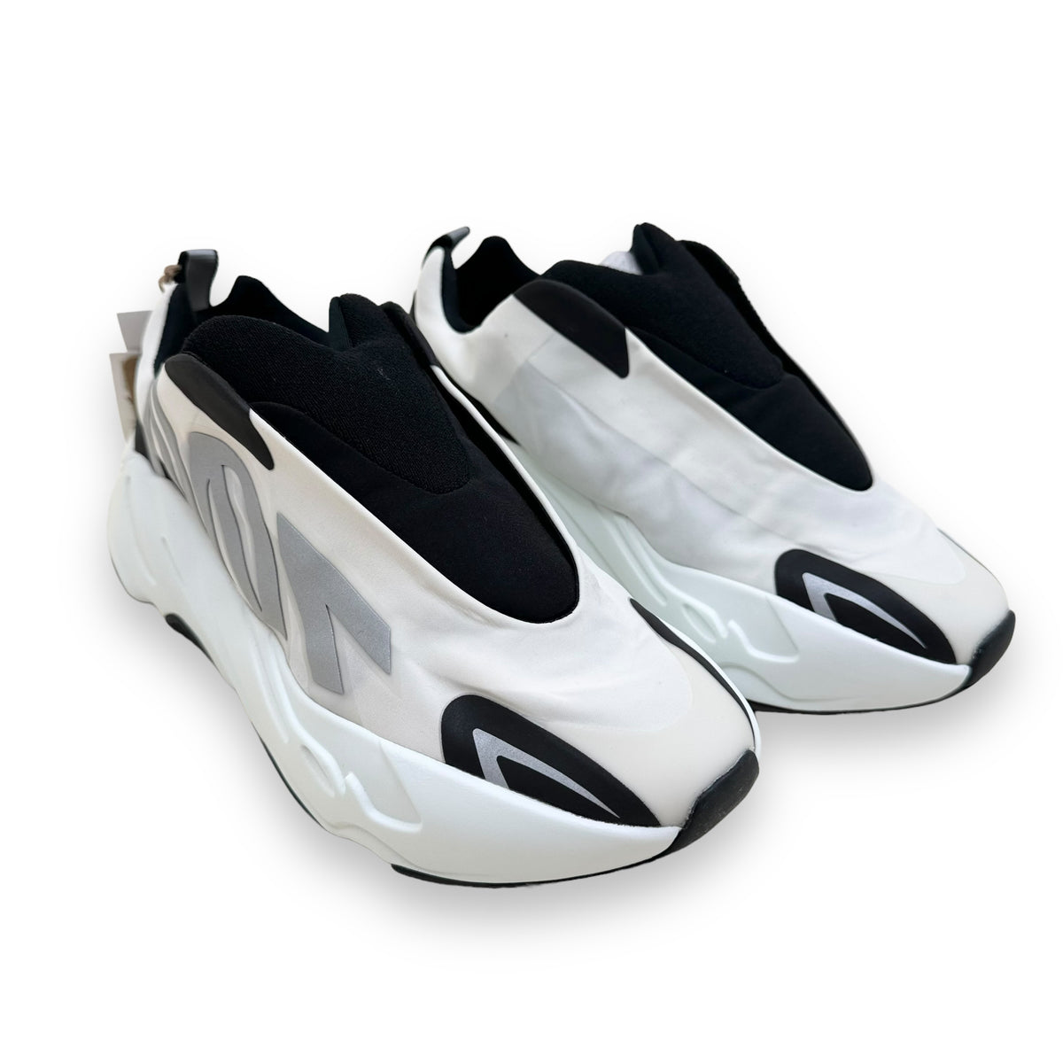 ADIDAS YEEZY BOOST 700 MNVN LACELESS ANALOG SNEAKER UK5