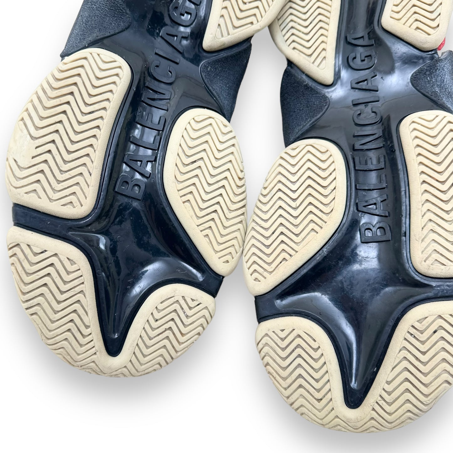 BALENCIAGA TRIPLE S SNEAKER WHITE / BLACK / RED UK8