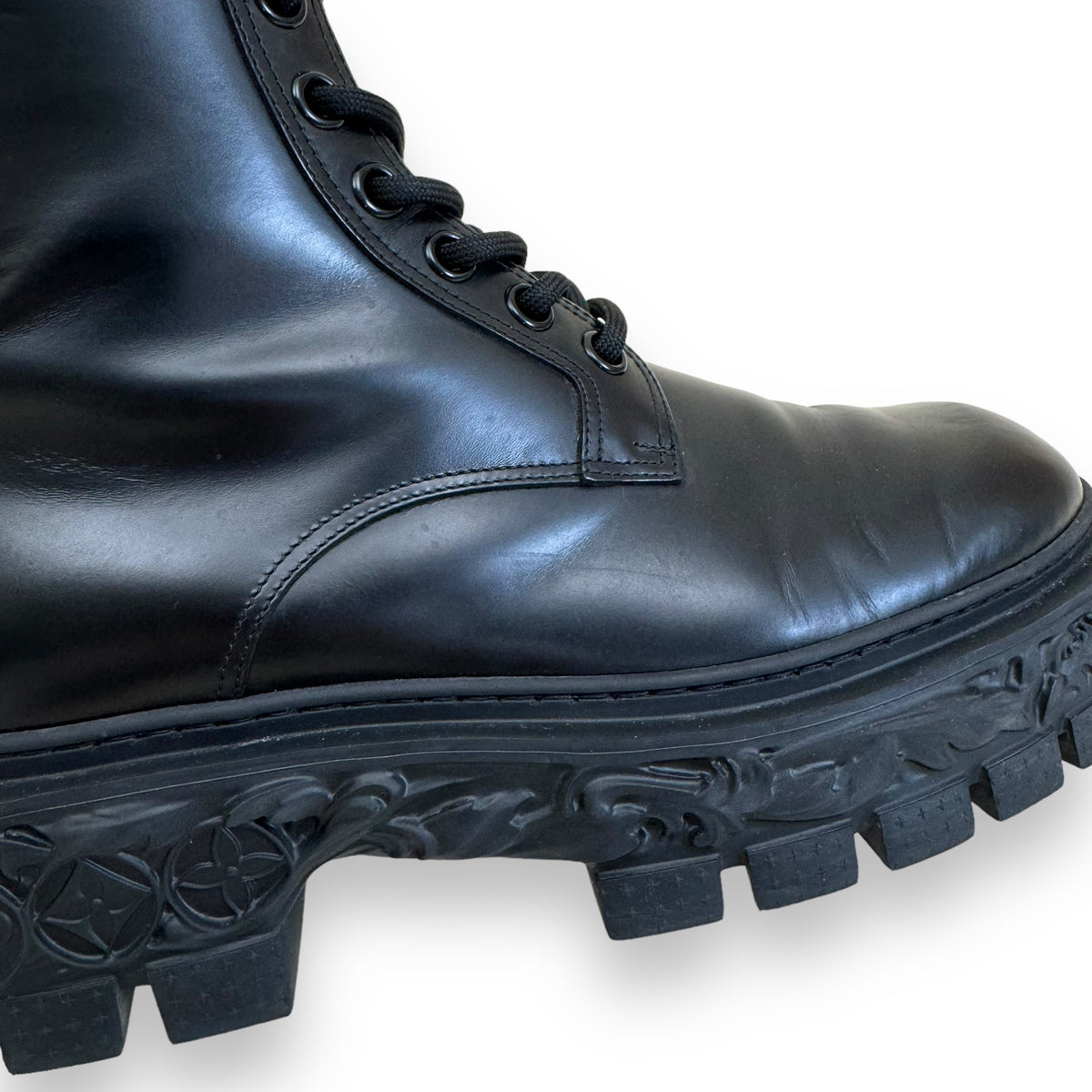 LOUIS VUITTON BARAQUE LEATHER RANGER BOOTS BLACK UK10
