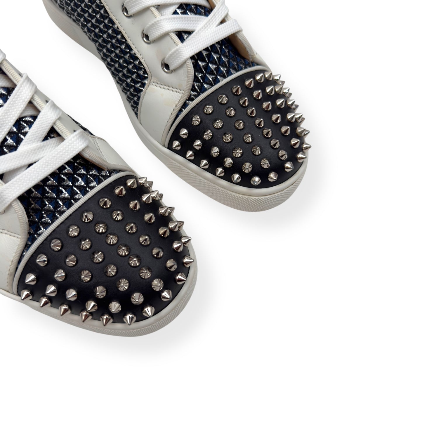 CHRISTIAN LOUBOUTIN LOUIS JUNIOR SPIKES SNEAKER WHITE / NAVY / BLACK 43 / UK9