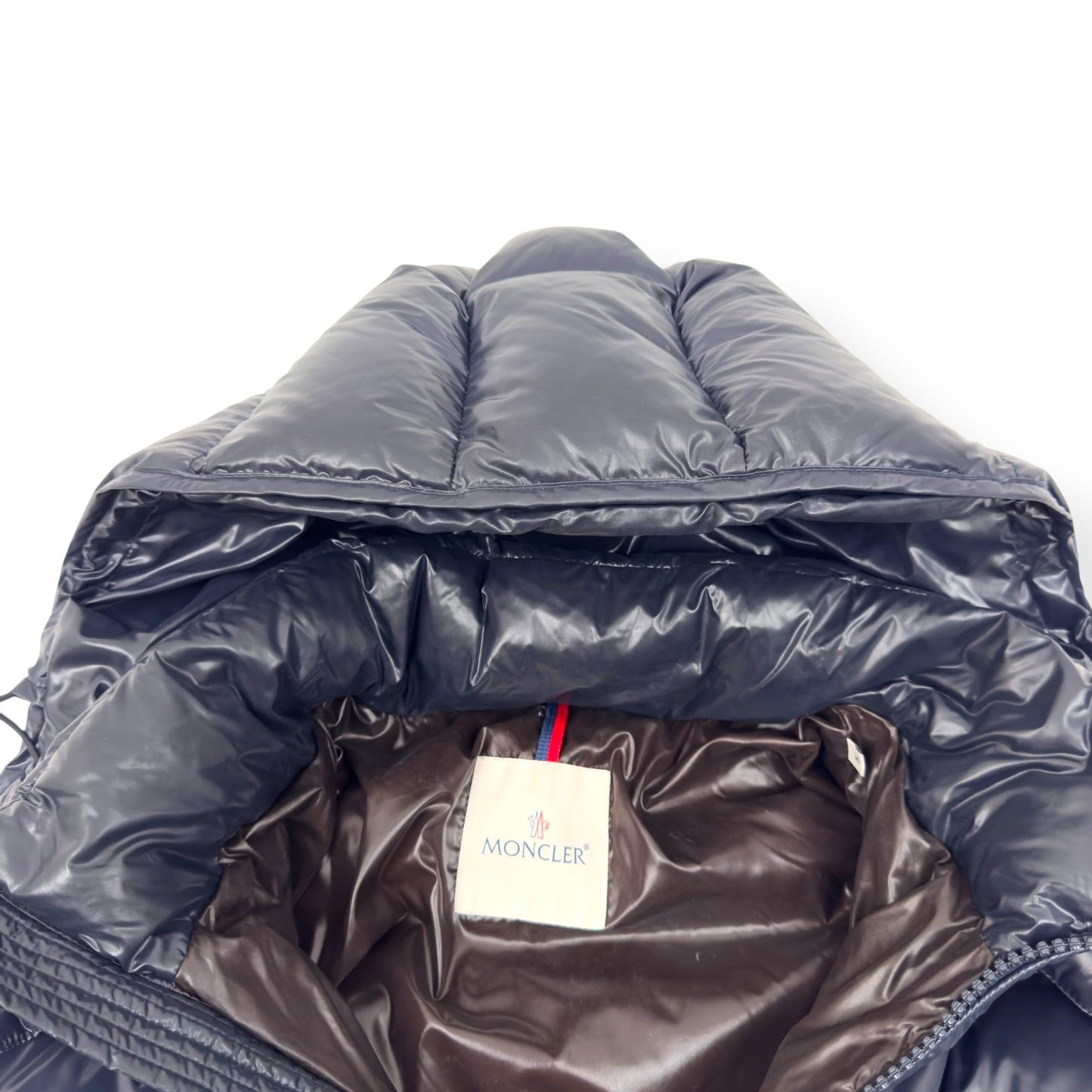 MONCLER MAYA HOODED SHORT DOWN PUFFER JACKET NAVY 5 / XL