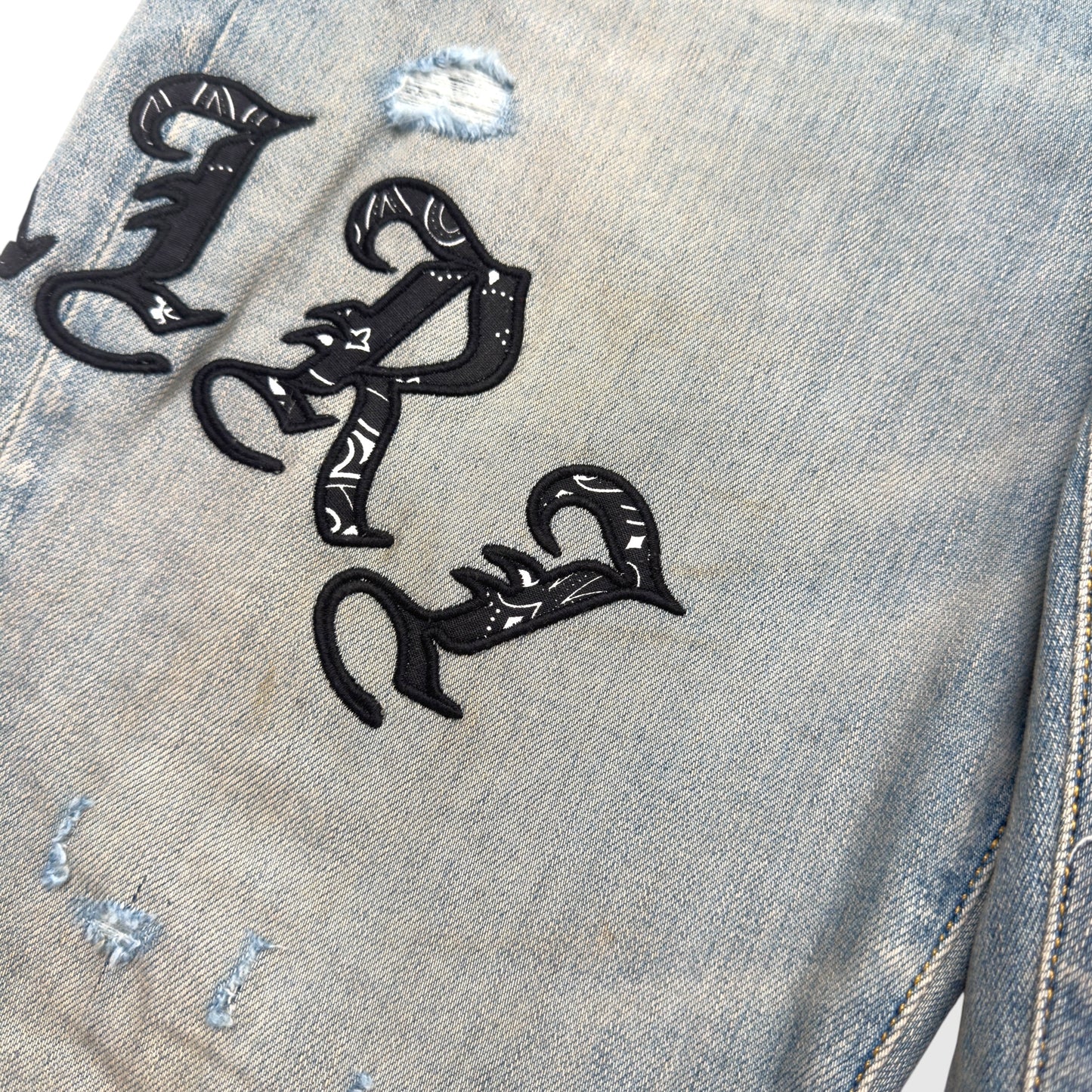 AMIRI SERIF LOGO EMBROIDERED BANDANA SKINNY DENIM JEANS BLUE W34”