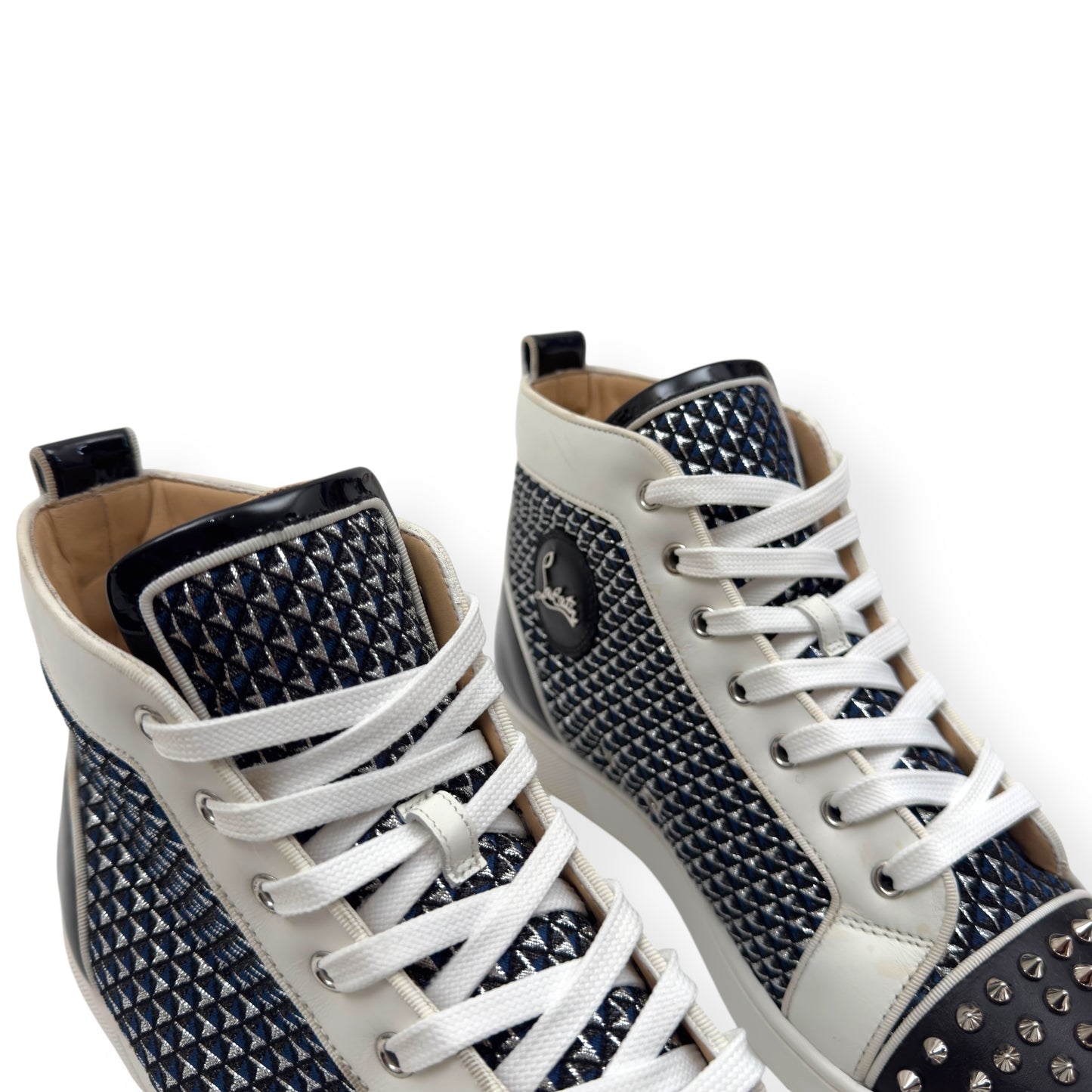 CHRISTIAN LOUBOUTIN LOUIS JUNIOR SPIKES SNEAKER WHITE / NAVY / BLACK 43 / UK9