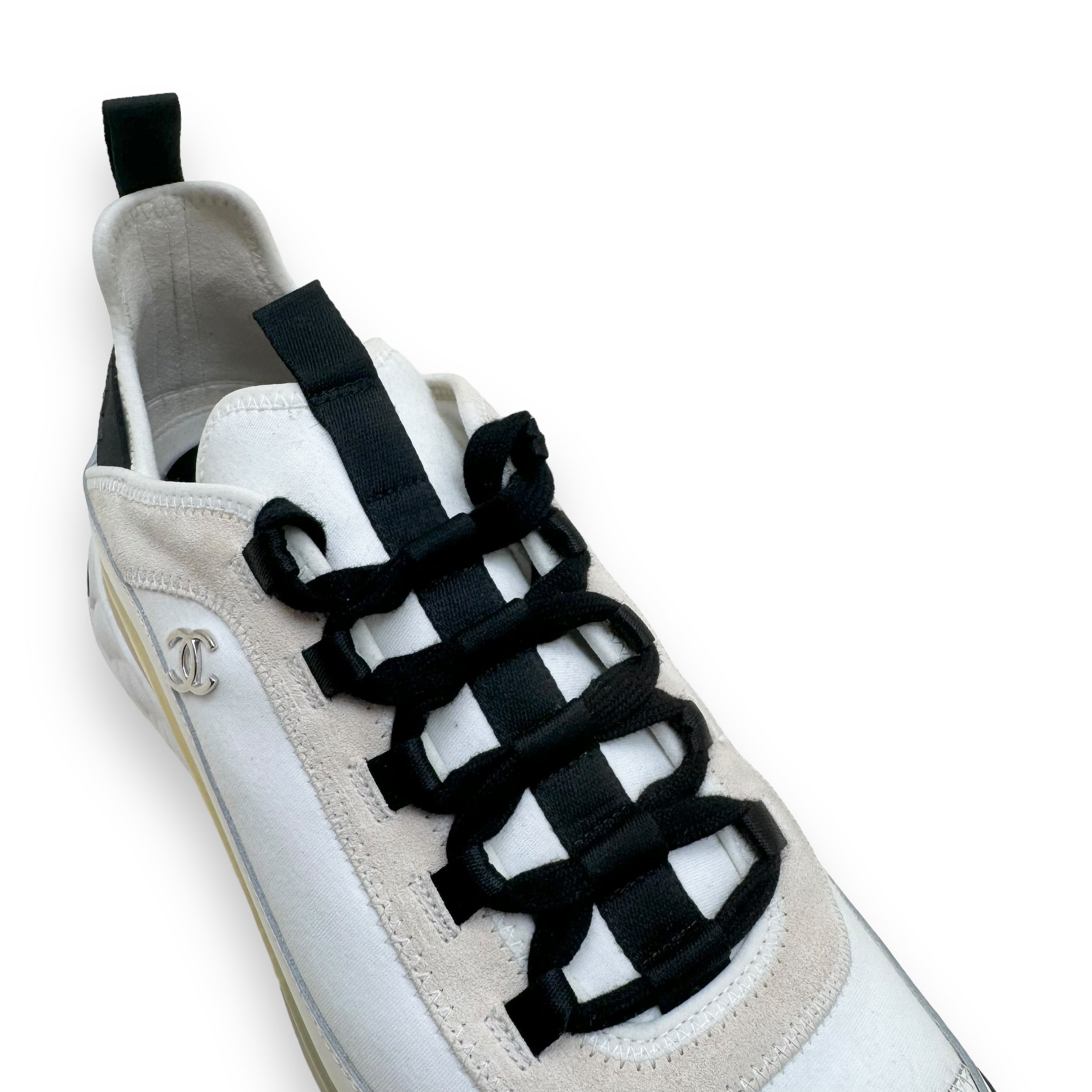 CHANEL NEOPRENE / LEATHER CC LOW TOP SNEAKER WHITE / IVORY UK9