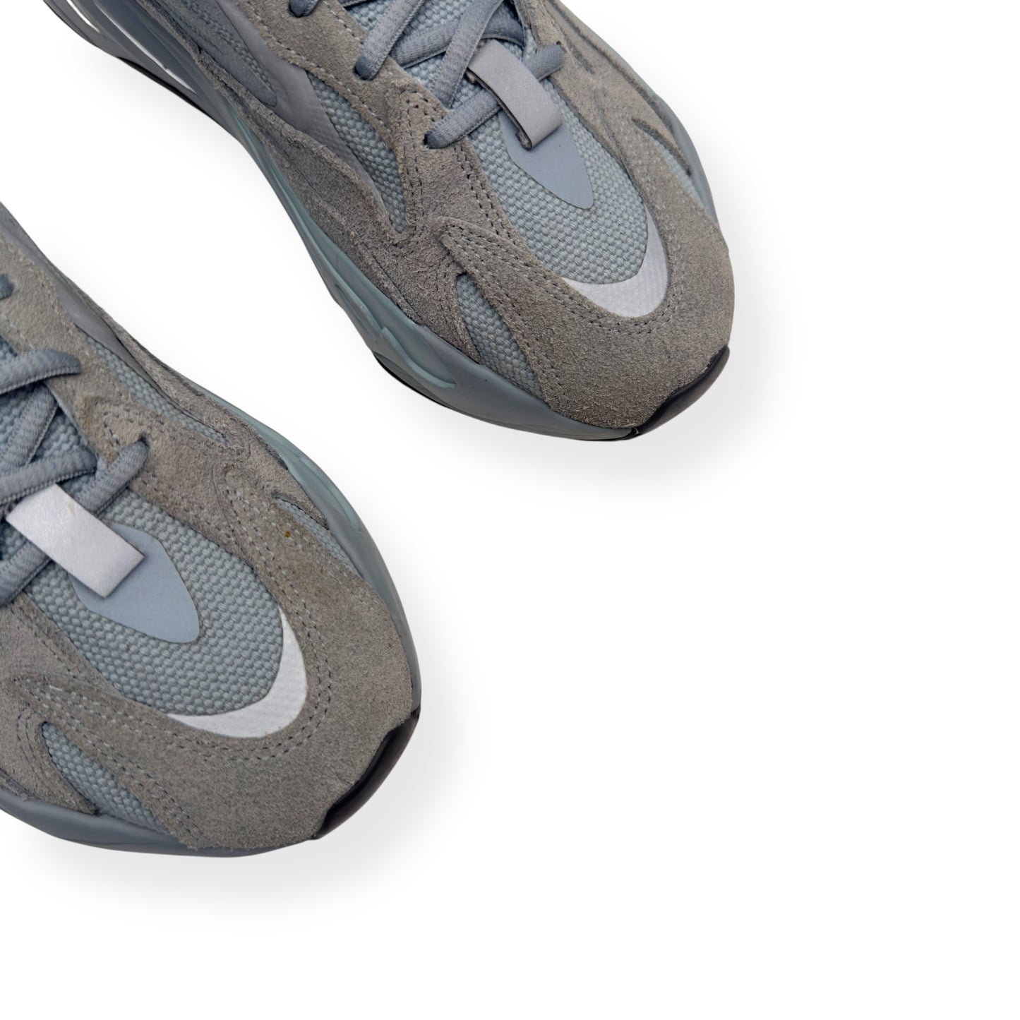YEEZY BOOST 700 V2 SNEAKER HOSPITAL BLUE UK9.5