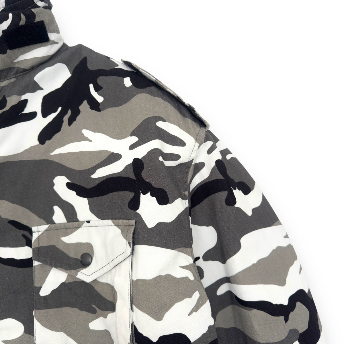 BALENCIAGA OVERSIZED OFF THE SHOULDER SNOW CAMO JACKET WHITE / BLACK XS