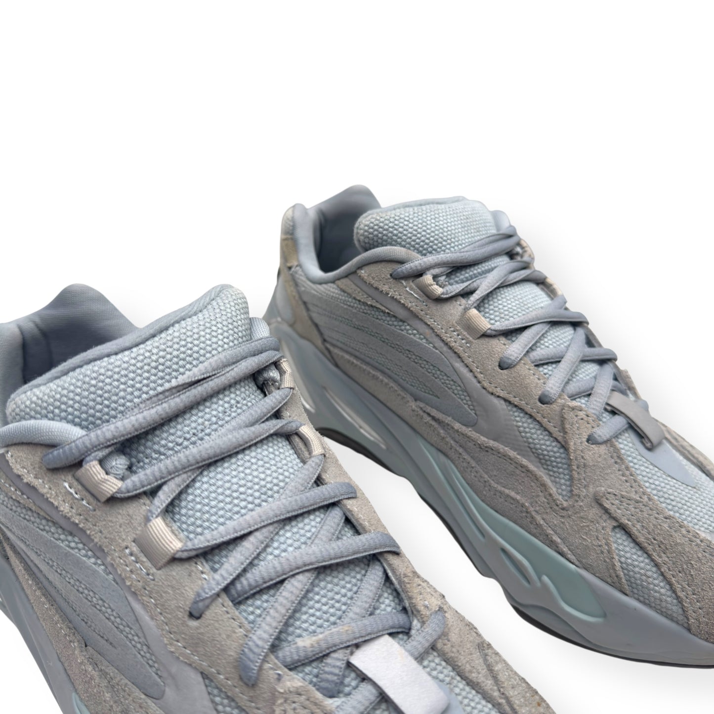 YEEZY BOOST 700 V2 SNEAKER HOSPITAL BLUE UK9.5