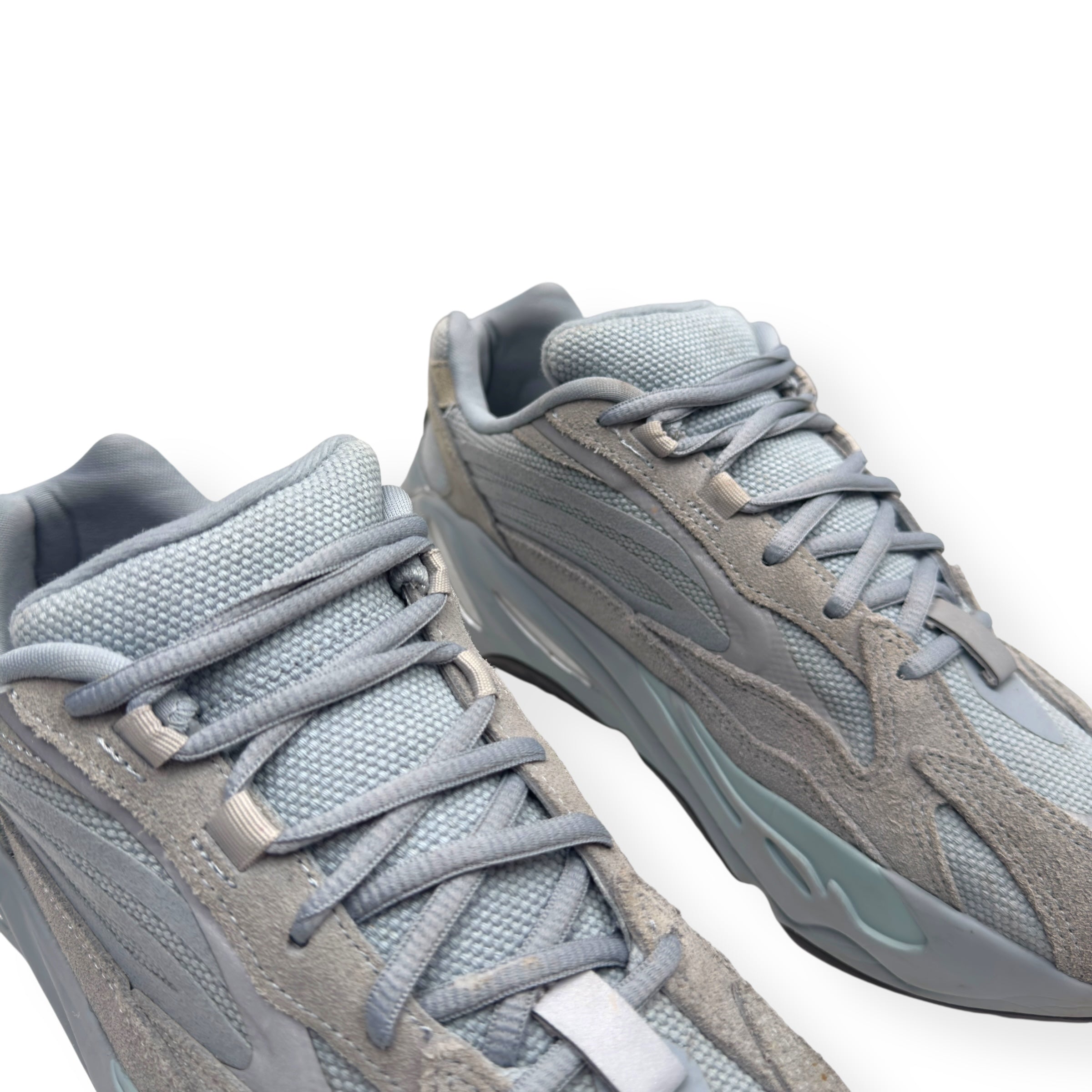 YEEZY BOOST 700 V2 SNEAKER HOSPITAL BLUE UK9.5