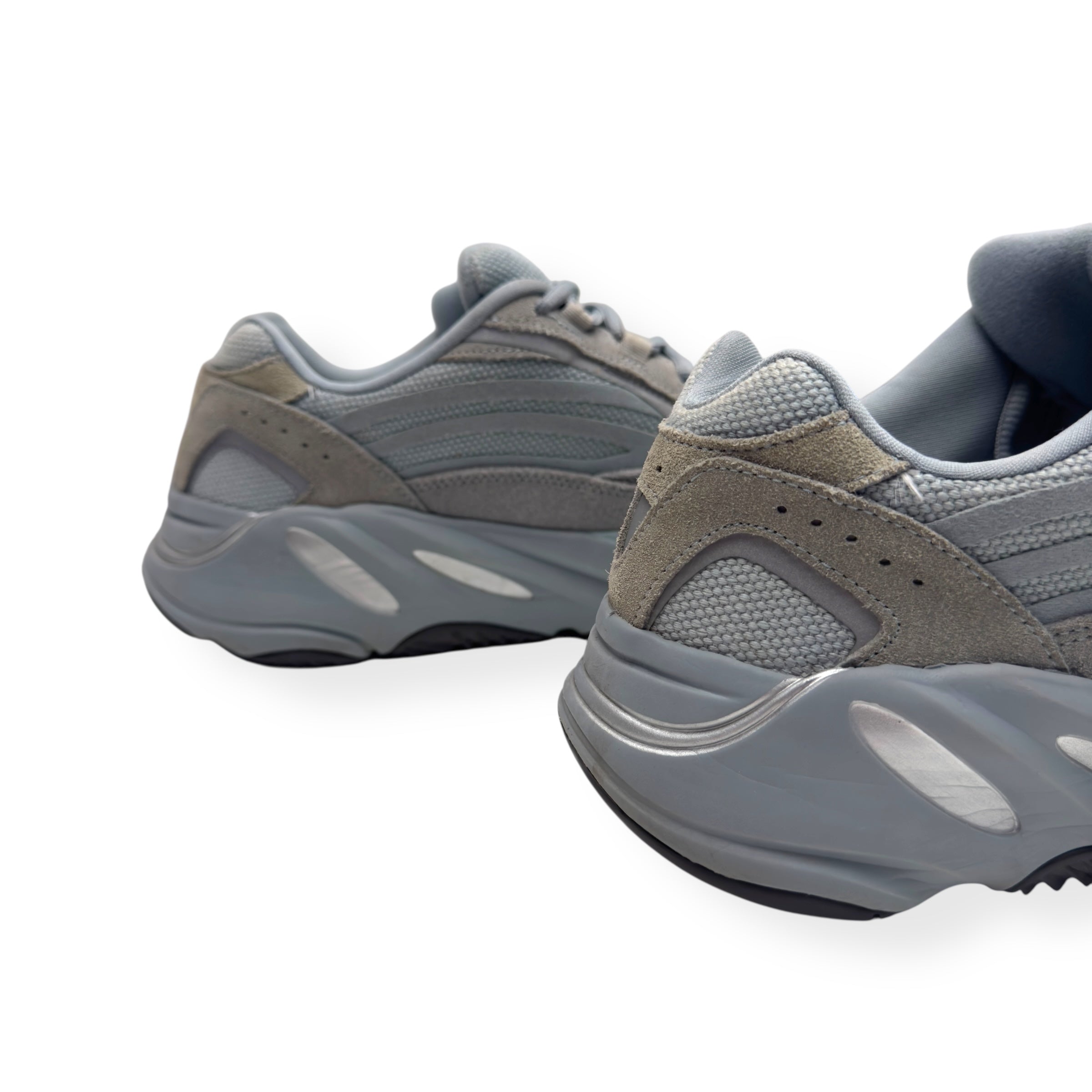 YEEZY BOOST 700 V2 SNEAKER HOSPITAL BLUE UK9.5