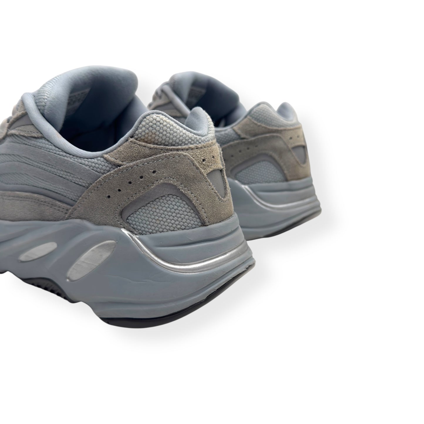 YEEZY BOOST 700 V2 SNEAKER HOSPITAL BLUE UK9.5