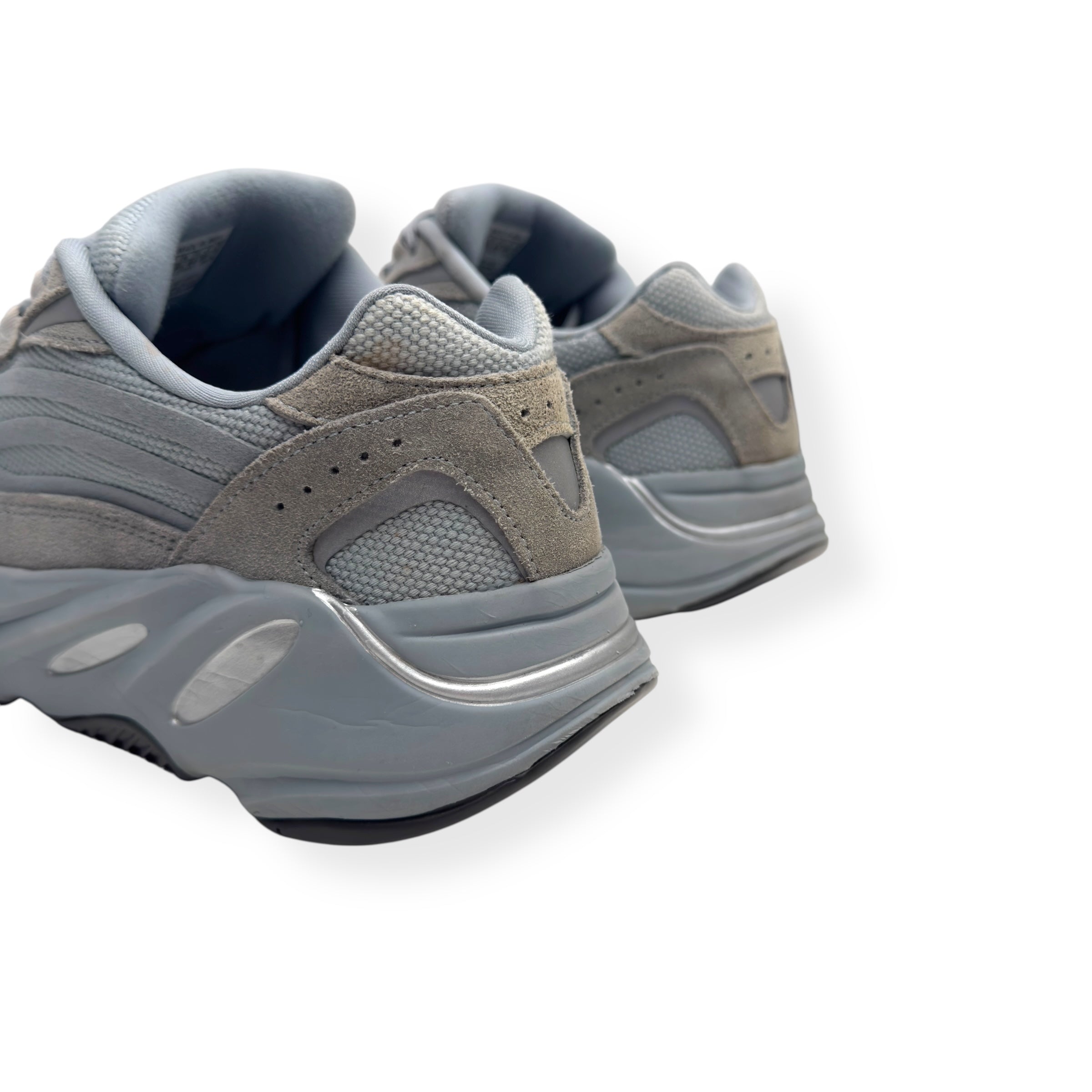 YEEZY BOOST 700 V2 SNEAKER HOSPITAL BLUE UK9.5
