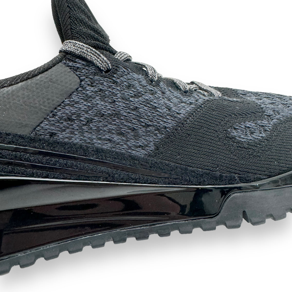 LOUIS VUITTON VNR SNEAKER BLACK UK8.5